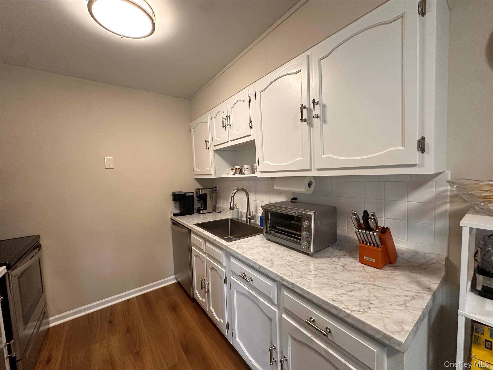 #12 photo, 276 Berwick Court, 롱 아일랜드 Ridge , NY 11961