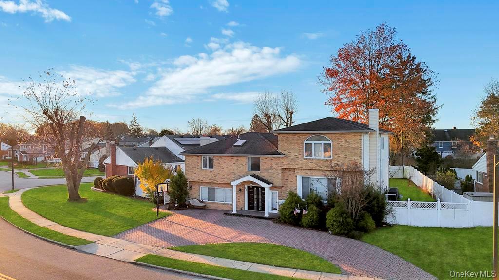 #1 photo, 64 Fox Place, नासाउ काउंटी Hicksville , NY 11801