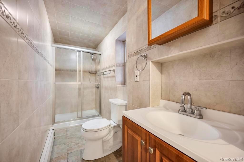 #13 photo, 64 Fox Place, नासाउ काउंटी Hicksville , NY 11801