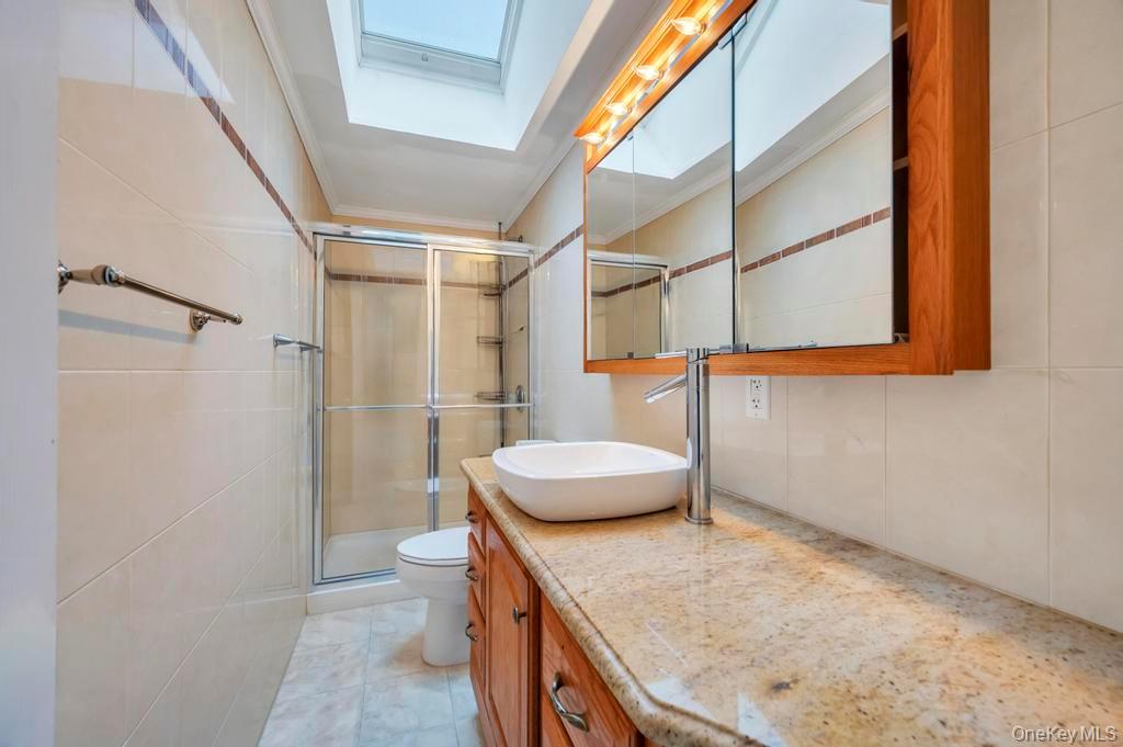 #16 photo, 64 Fox Place, नासाउ काउंटी Hicksville , NY 11801