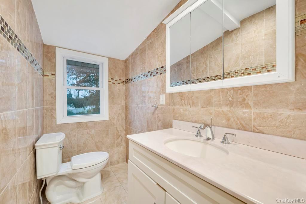 #17 photo, 64 Fox Place, नासाउ काउंटी Hicksville , NY 11801