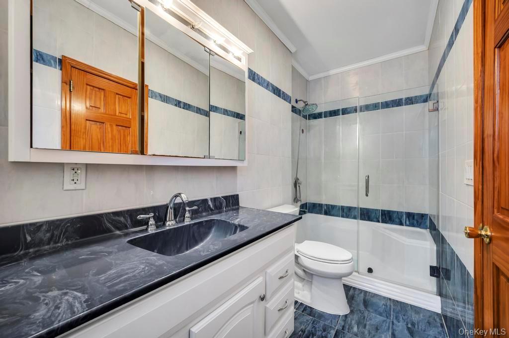 #19 photo, 64 Fox Place, नासाउ काउंटी Hicksville , NY 11801