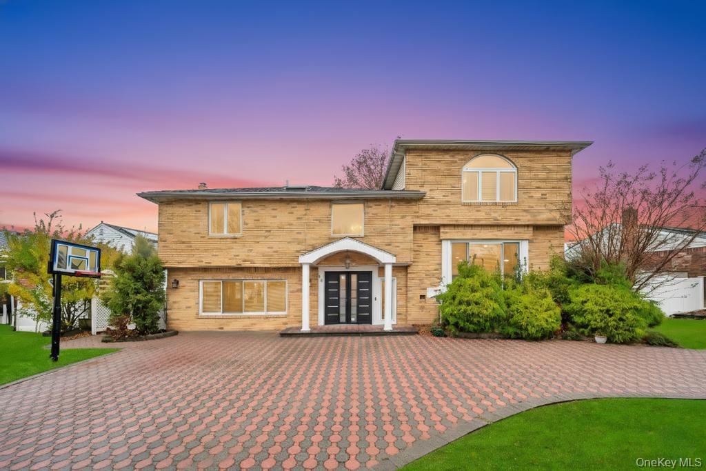 #2 photo, 64 Fox Place, नासाउ काउंटी Hicksville , NY 11801