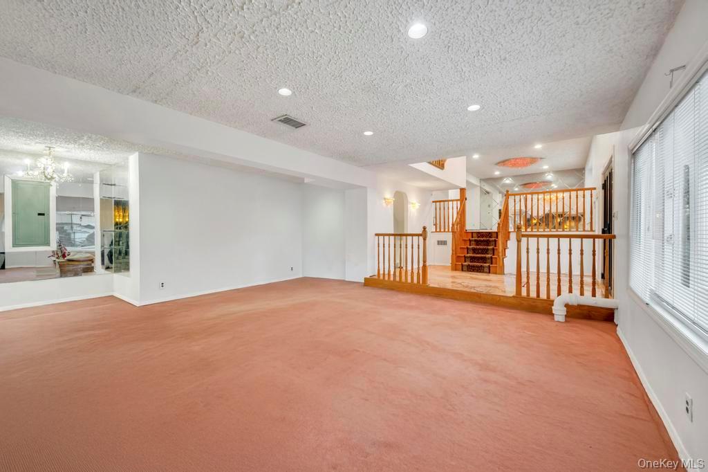 #9 photo, 64 Fox Place, नासाउ काउंटी Hicksville , NY 11801