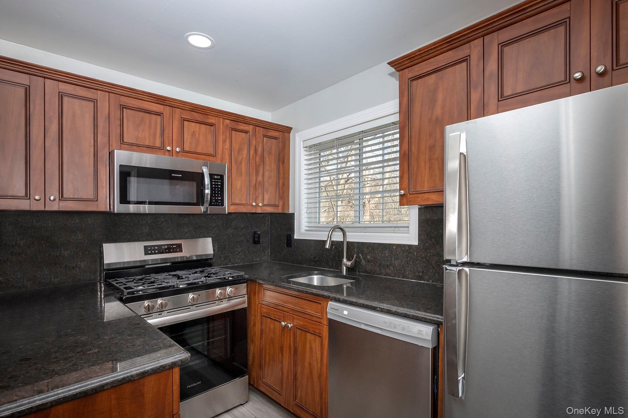 #2 photo, 6-3A Presidents Drive, Port Jefferson , NY 11777