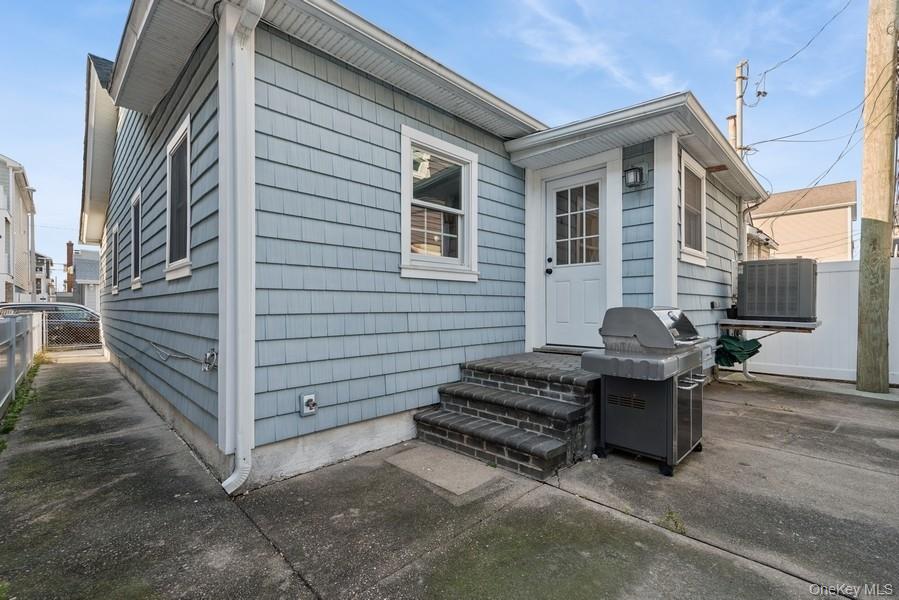 #16 photo, 76 Vermont, Long Beach , NY 11561