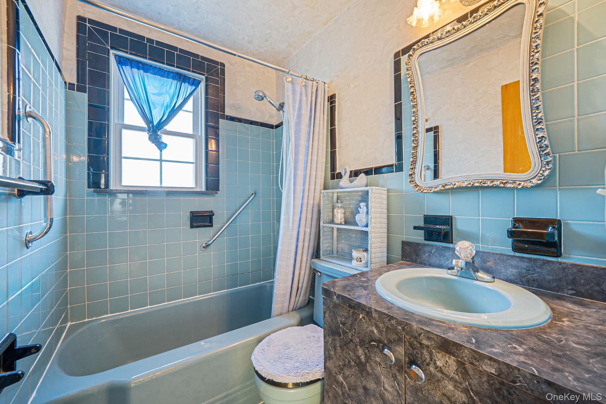 #14 photo, 12 Hawthorne Street, מחוז נסאו Williston Park , NY 11596