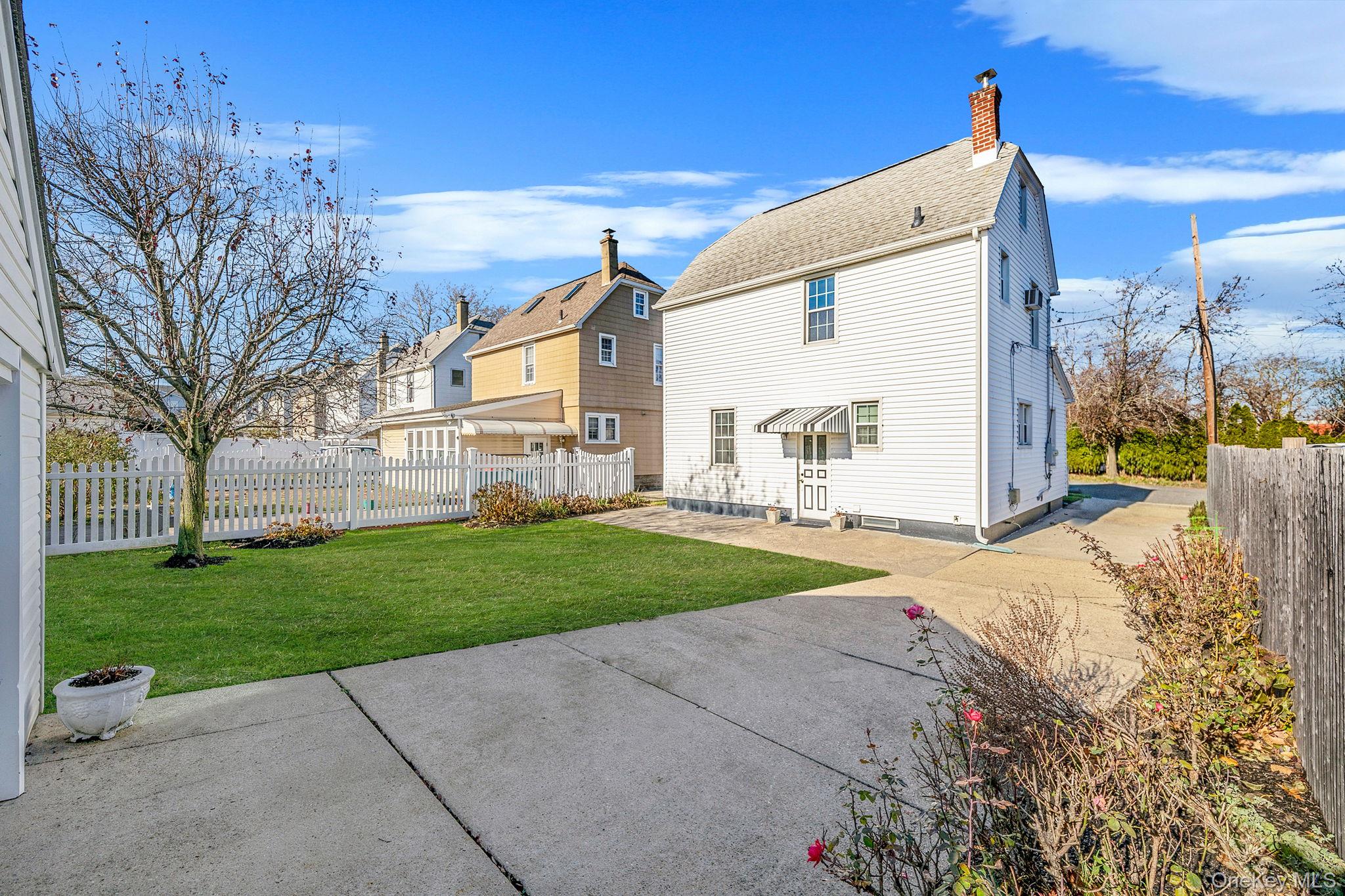 #4 photo, 12 Hawthorne Street, מחוז נסאו Williston Park , NY 11596