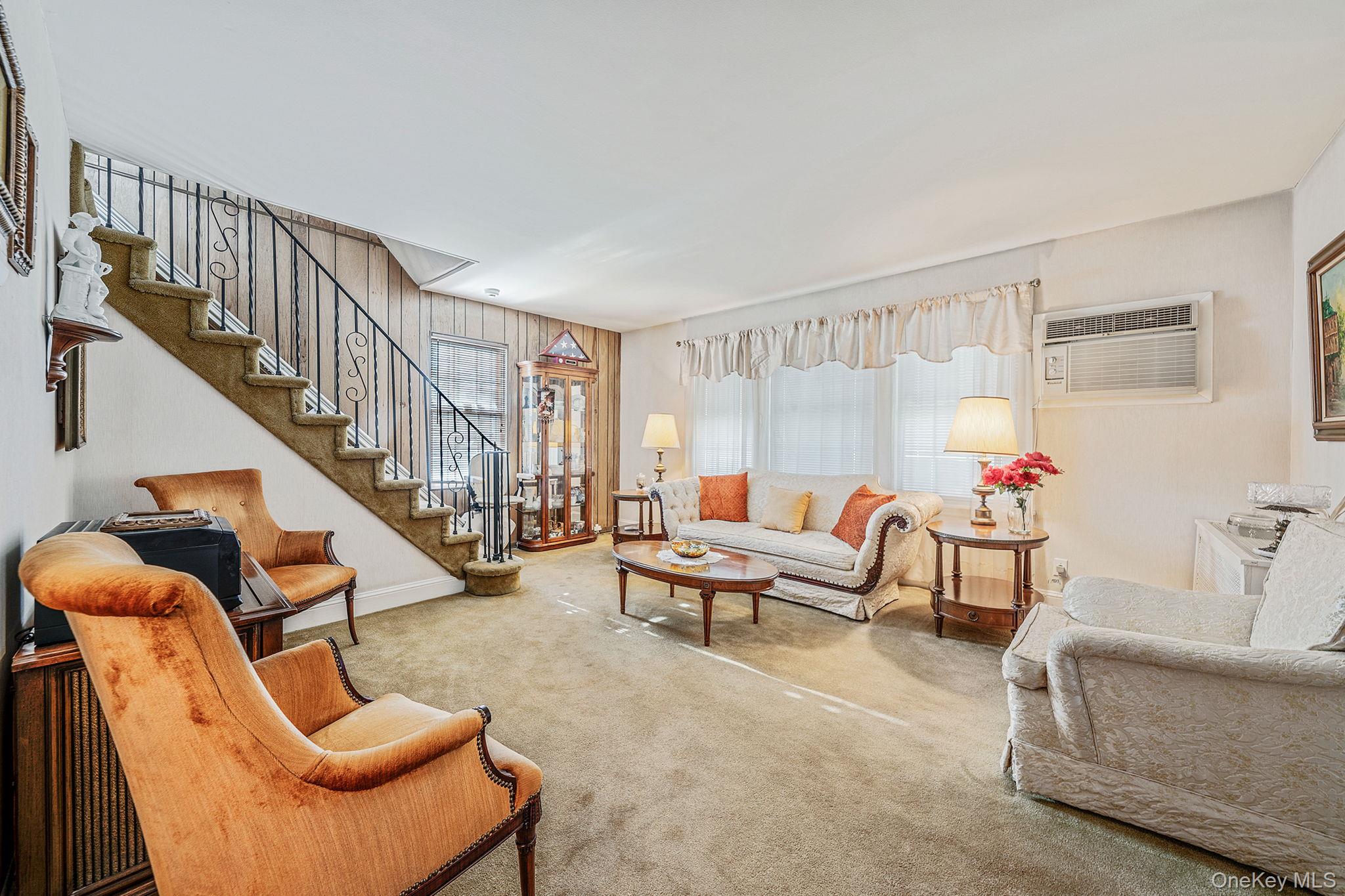 #7 photo, 12 Hawthorne Street, מחוז נסאו Williston Park , NY 11596