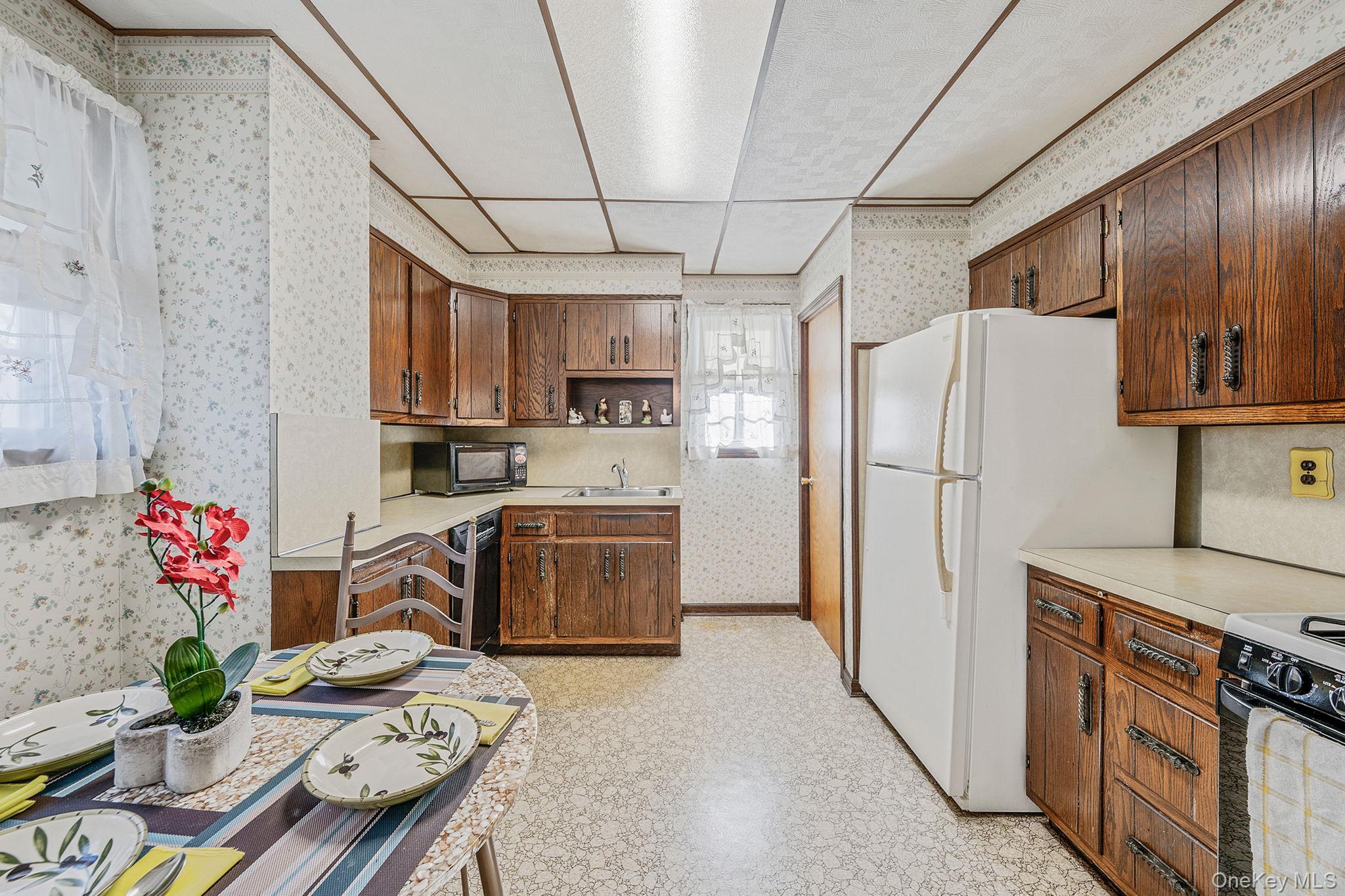 #9 photo, 12 Hawthorne Street, מחוז נסאו Williston Park , NY 11596