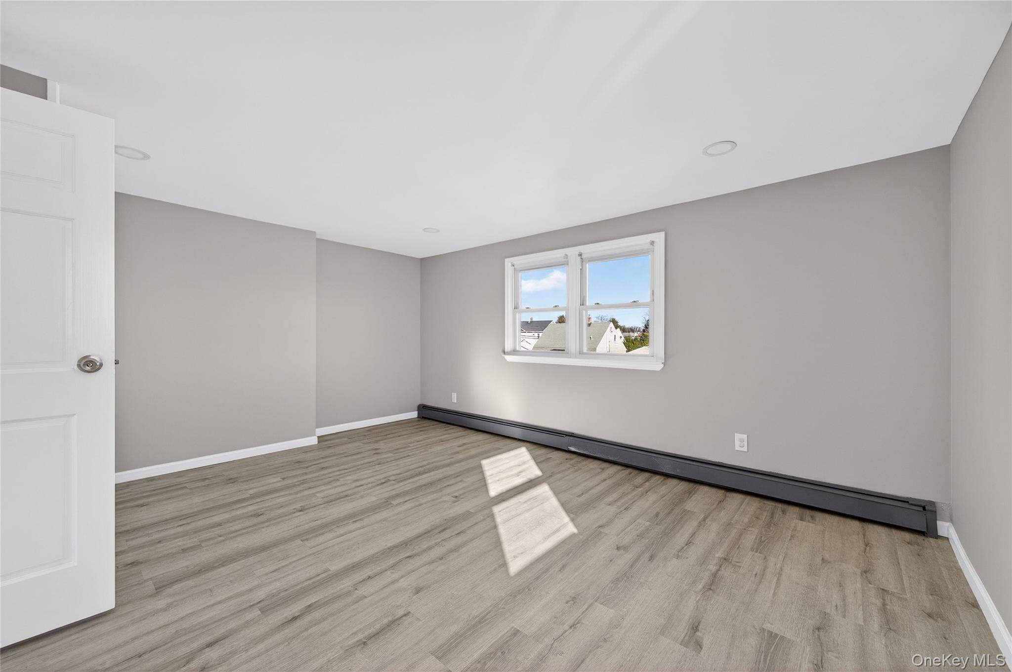 #11 photo, 28 Candle Lane, 长岛 Levittown , NY 11756