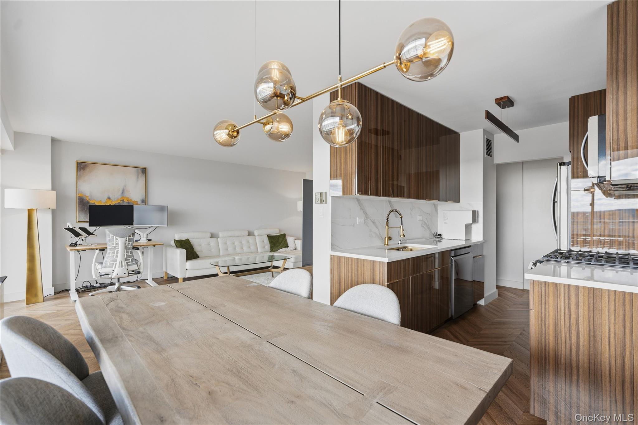 #14 photo, 18-15 215th Street, 皇后区 Bayside , NY 11360