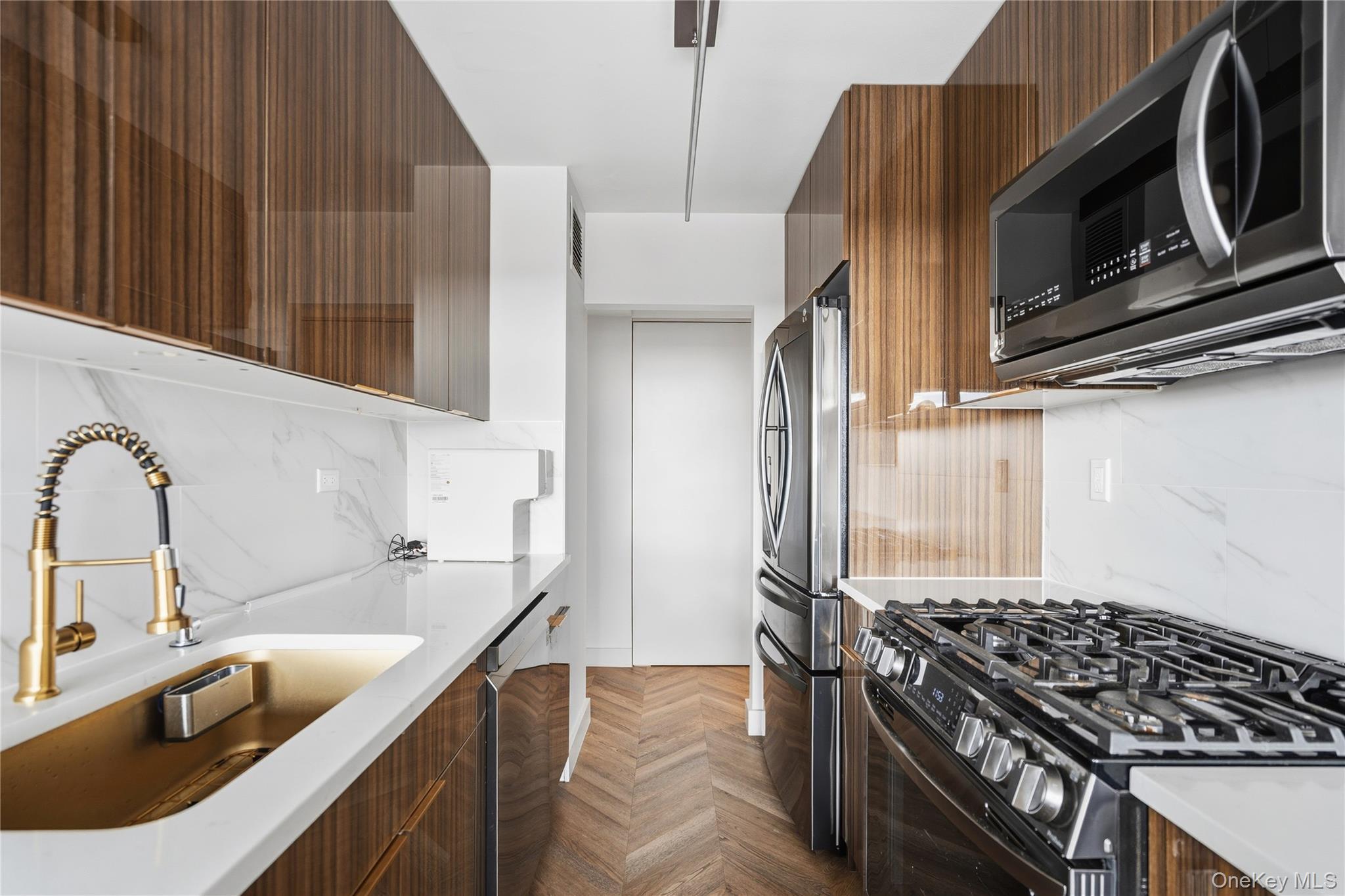 #15 photo, 18-15 215th Street, 皇后区 Bayside , NY 11360