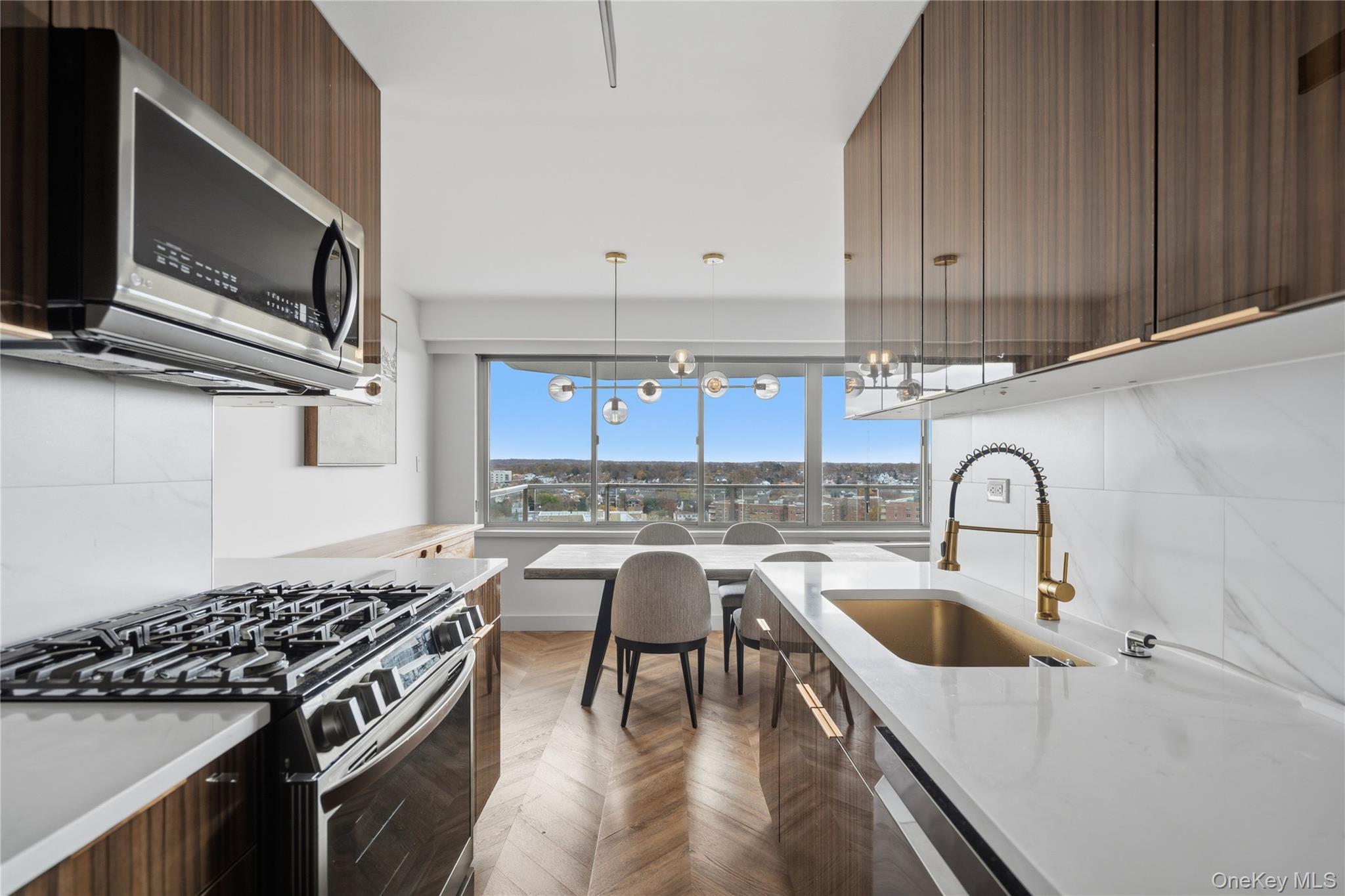 #16 photo, 18-15 215th Street, 皇后区 Bayside , NY 11360