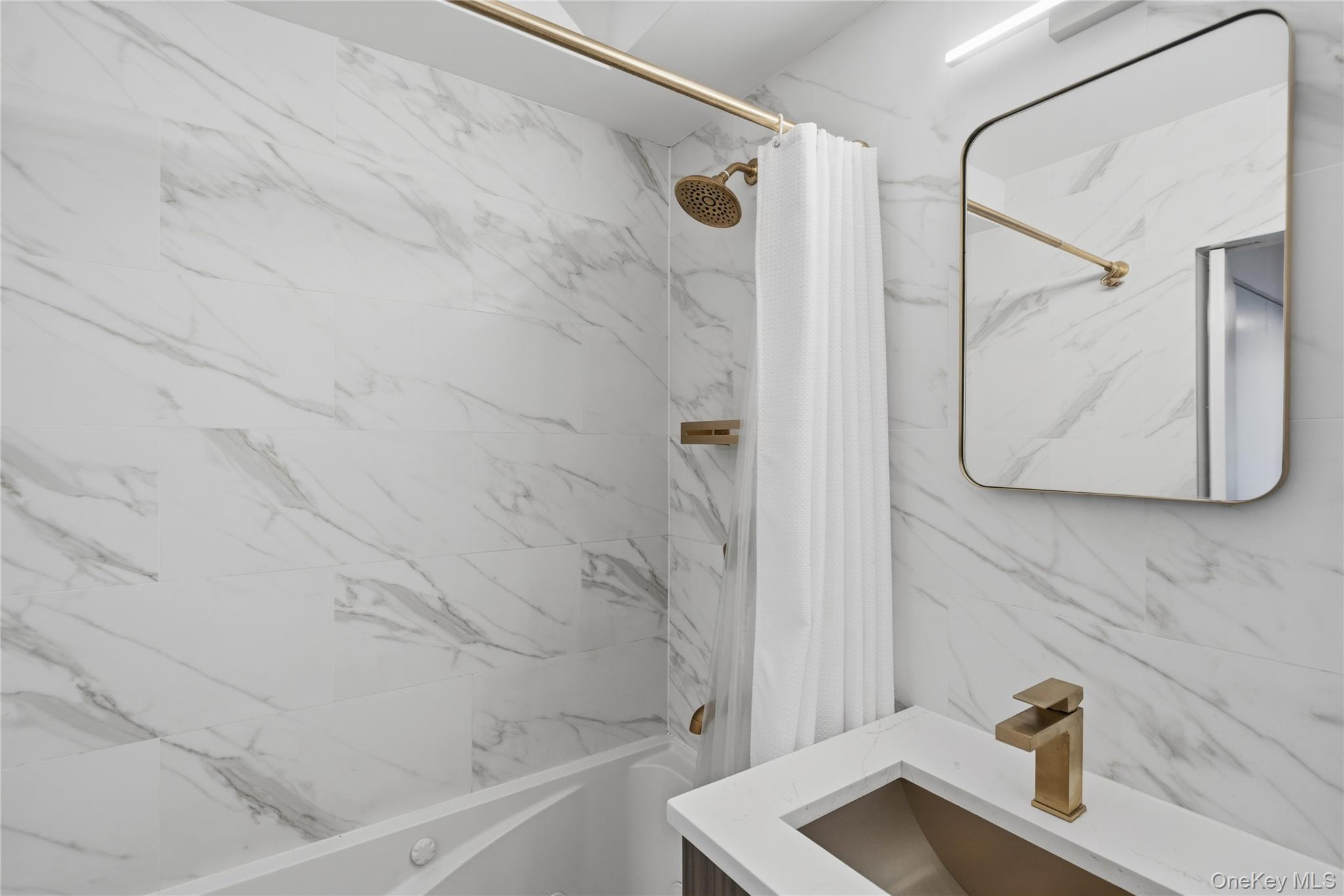 #19 photo, 18-15 215th Street, 皇后区 Bayside , NY 11360