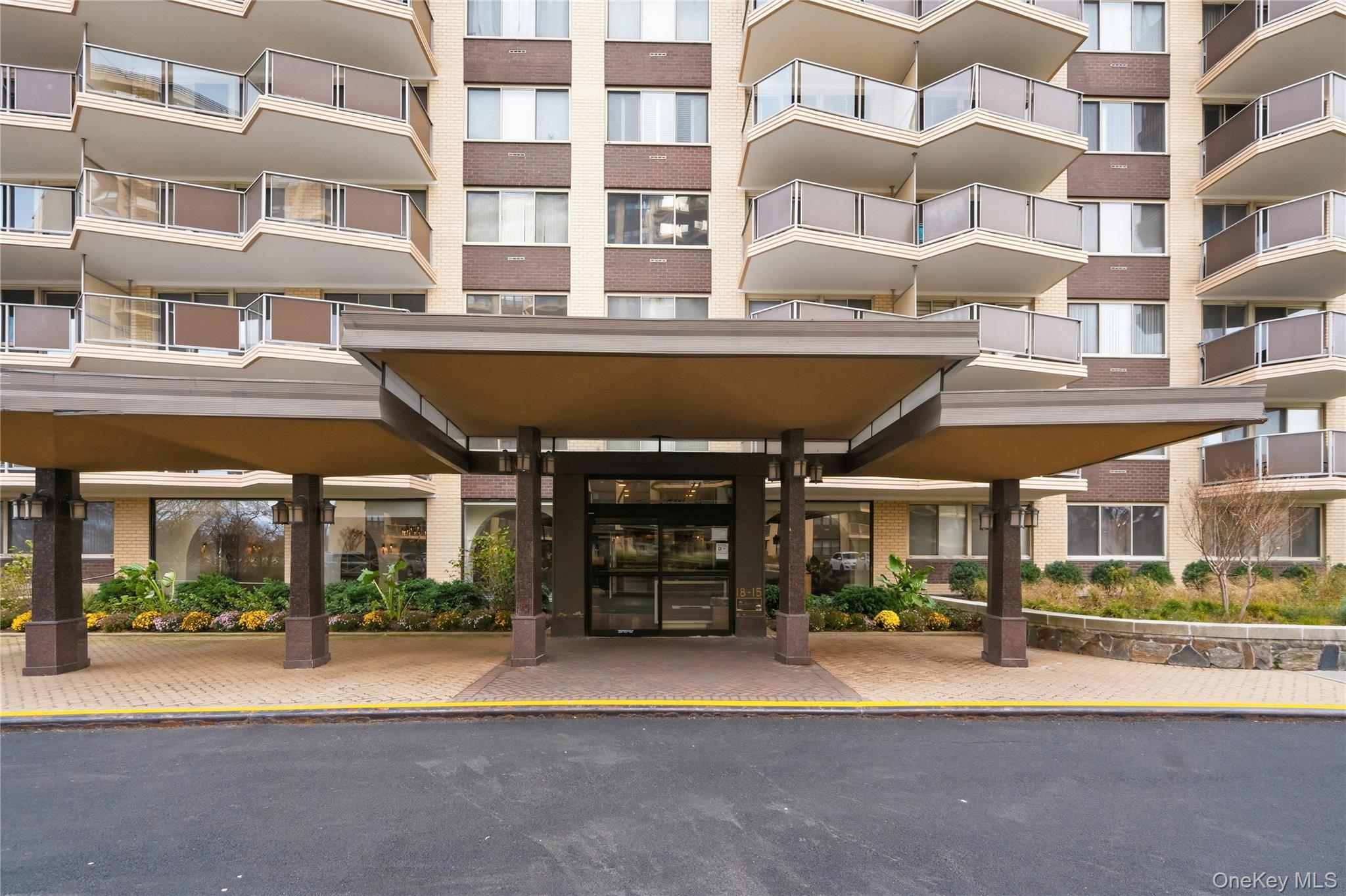 #4 photo, 18-15 215th Street, 皇后区 Bayside , NY 11360