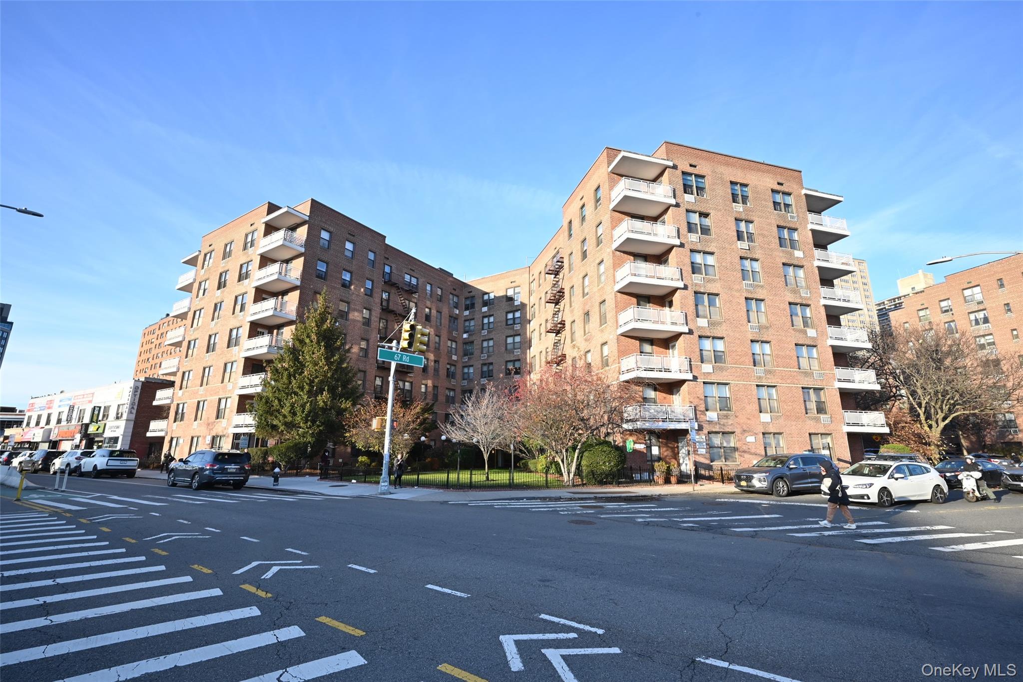 #19 photo, 100-25 Queens Boulevard, Куинс ‖ Forest Hills , NY 11375