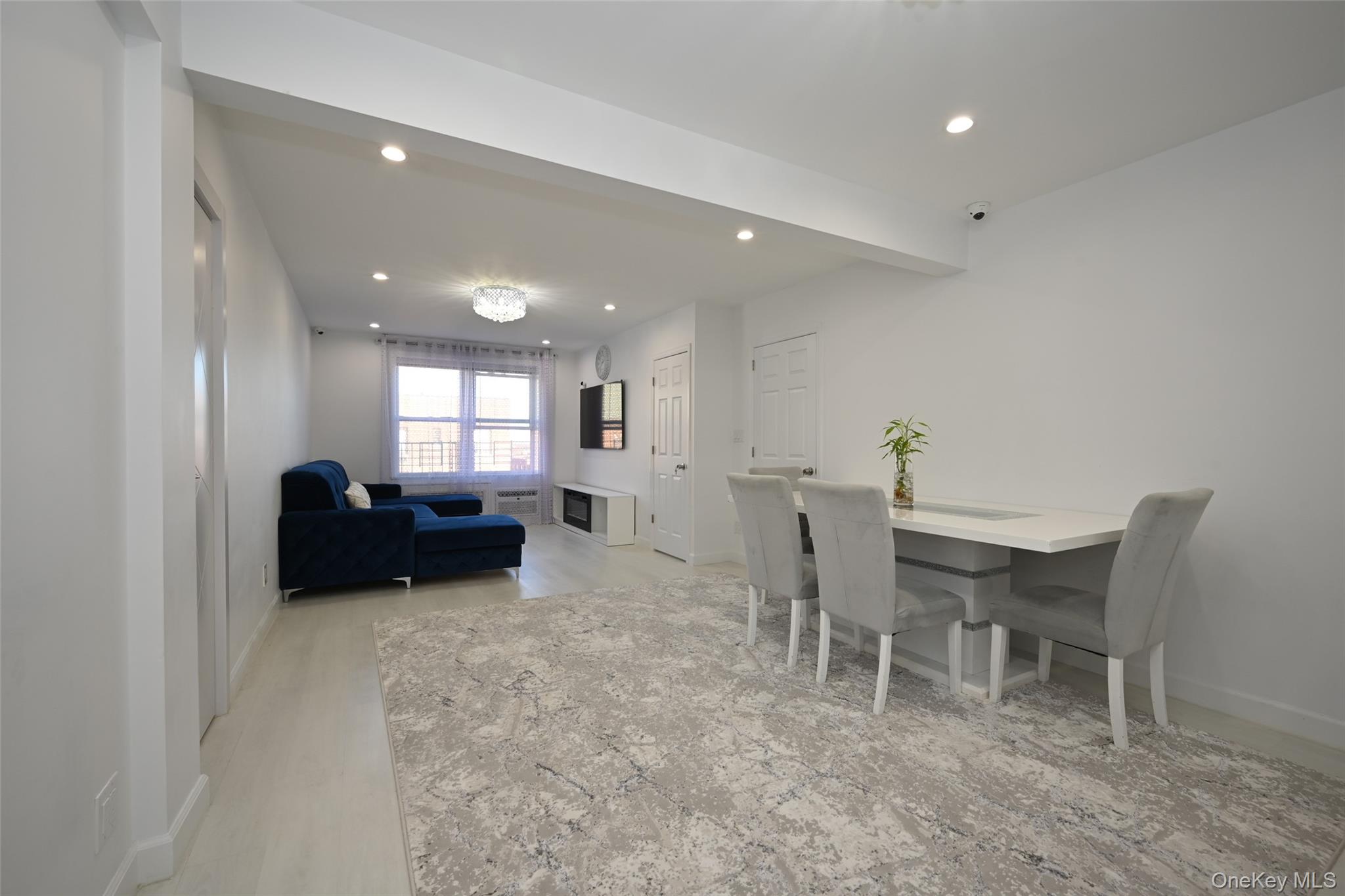 #3 photo, 100-25 Queens Boulevard, Куинс ‖ Forest Hills , NY 11375