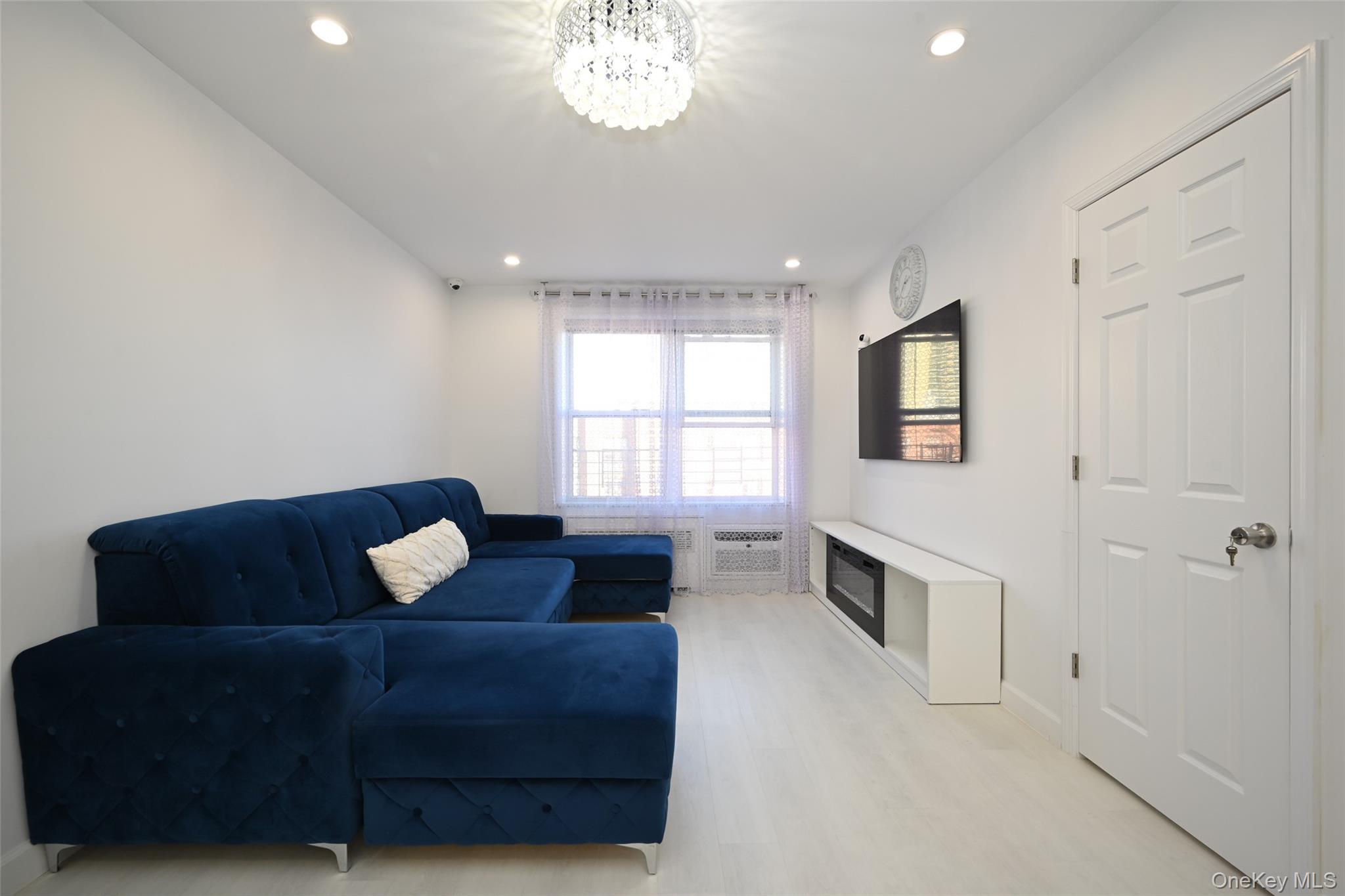 #5 photo, 100-25 Queens Boulevard, Куинс ‖ Forest Hills , NY 11375