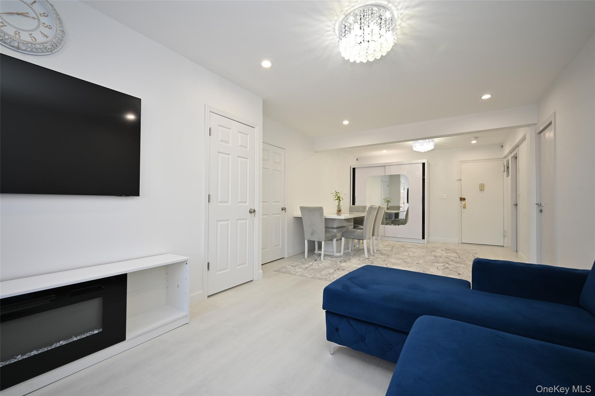 #7 photo, 100-25 Queens Boulevard, Куинс ‖ Forest Hills , NY 11375