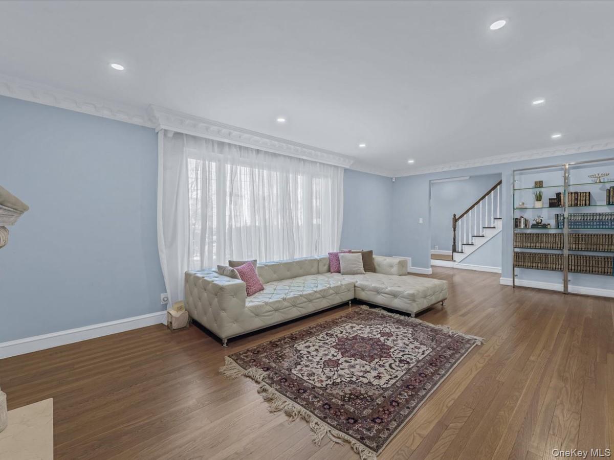 #3 photo, 16 Wooleys Lane, नासाउ काउंटी Great Neck , NY 11023