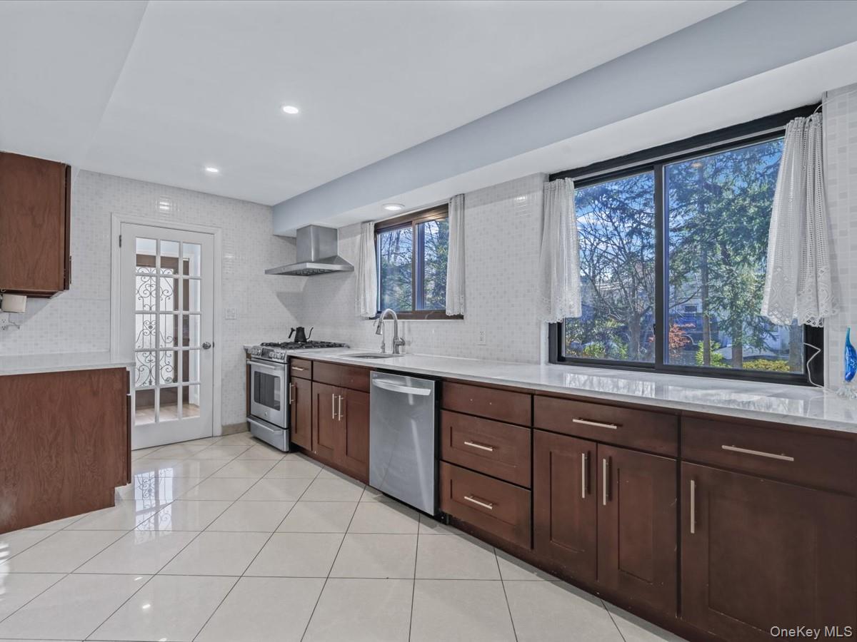 #7 photo, 16 Wooleys Lane, नासाउ काउंटी Great Neck , NY 11023