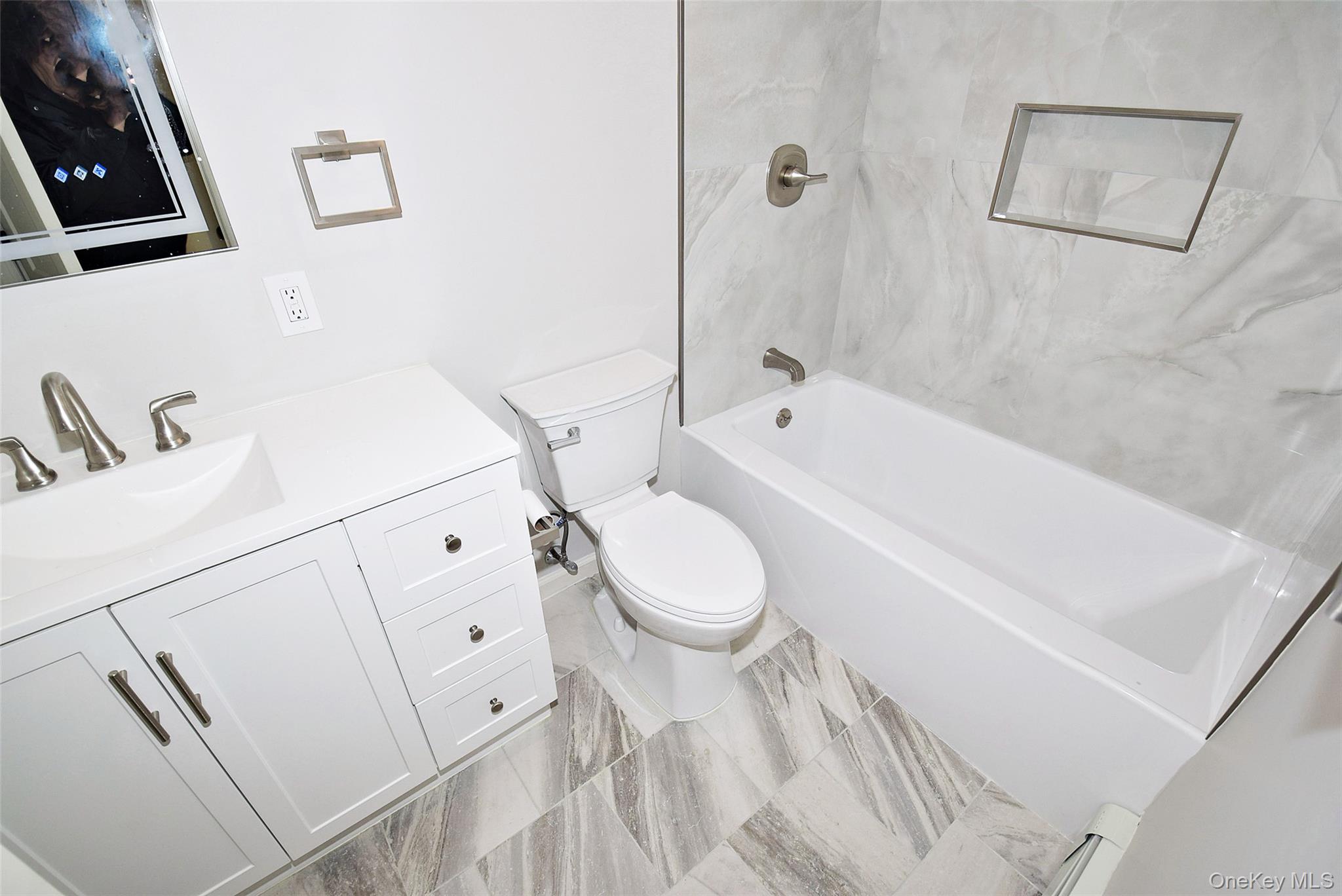 #15 photo, 371 Oceanside Street, সাফোক কাউন্টি Islip Terrace , NY 11752