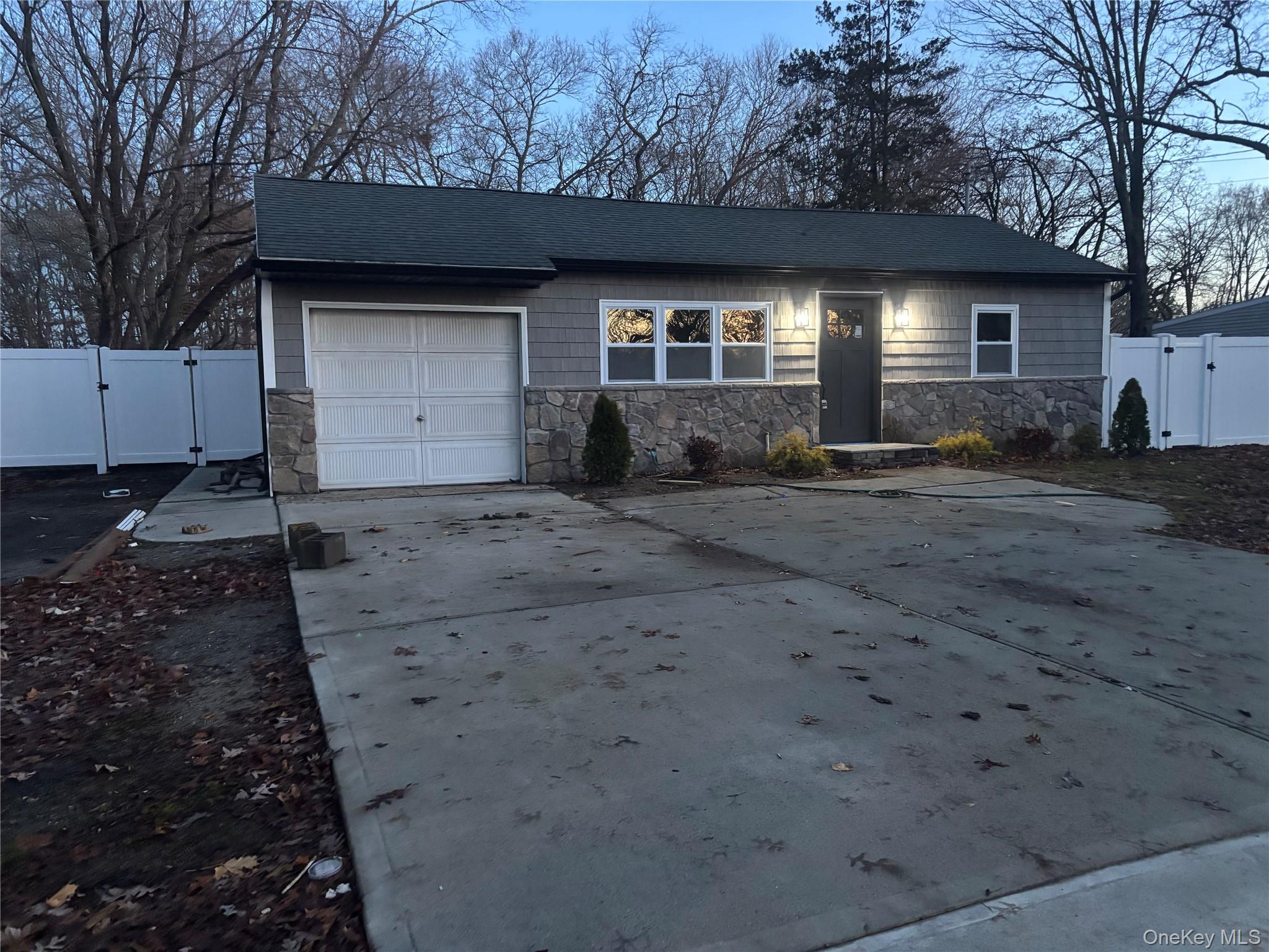 #2 photo, 371 Oceanside Street, מחוז סאפוק Islip Terrace , NY 11752