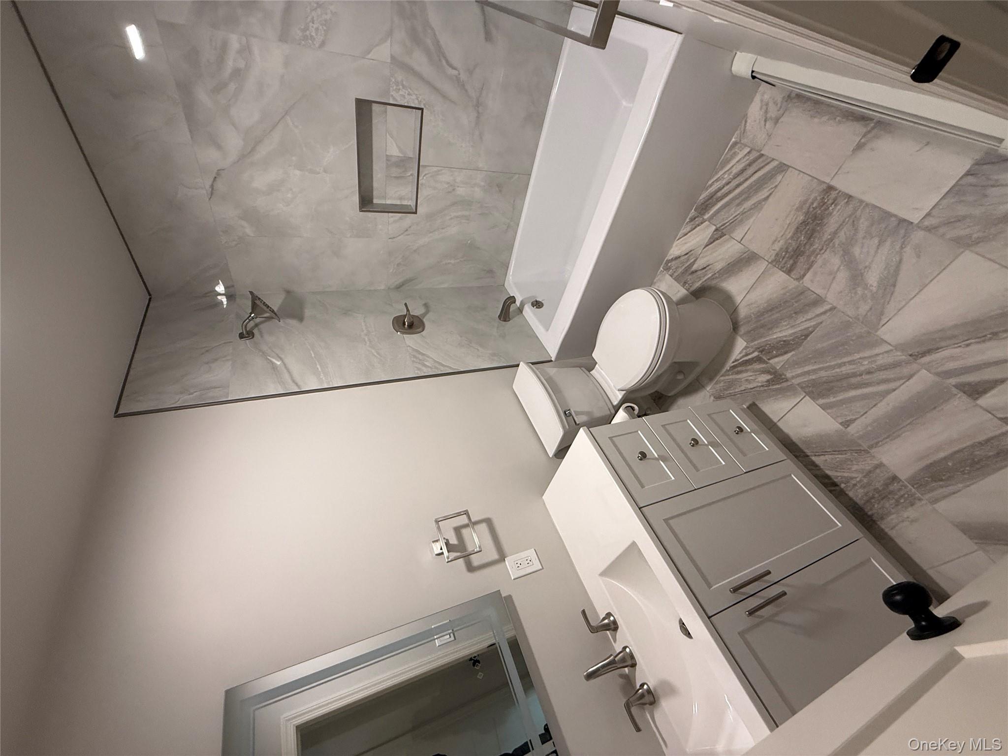 #7 photo, 371 Oceanside Street, Islip Terrace , NY 11752