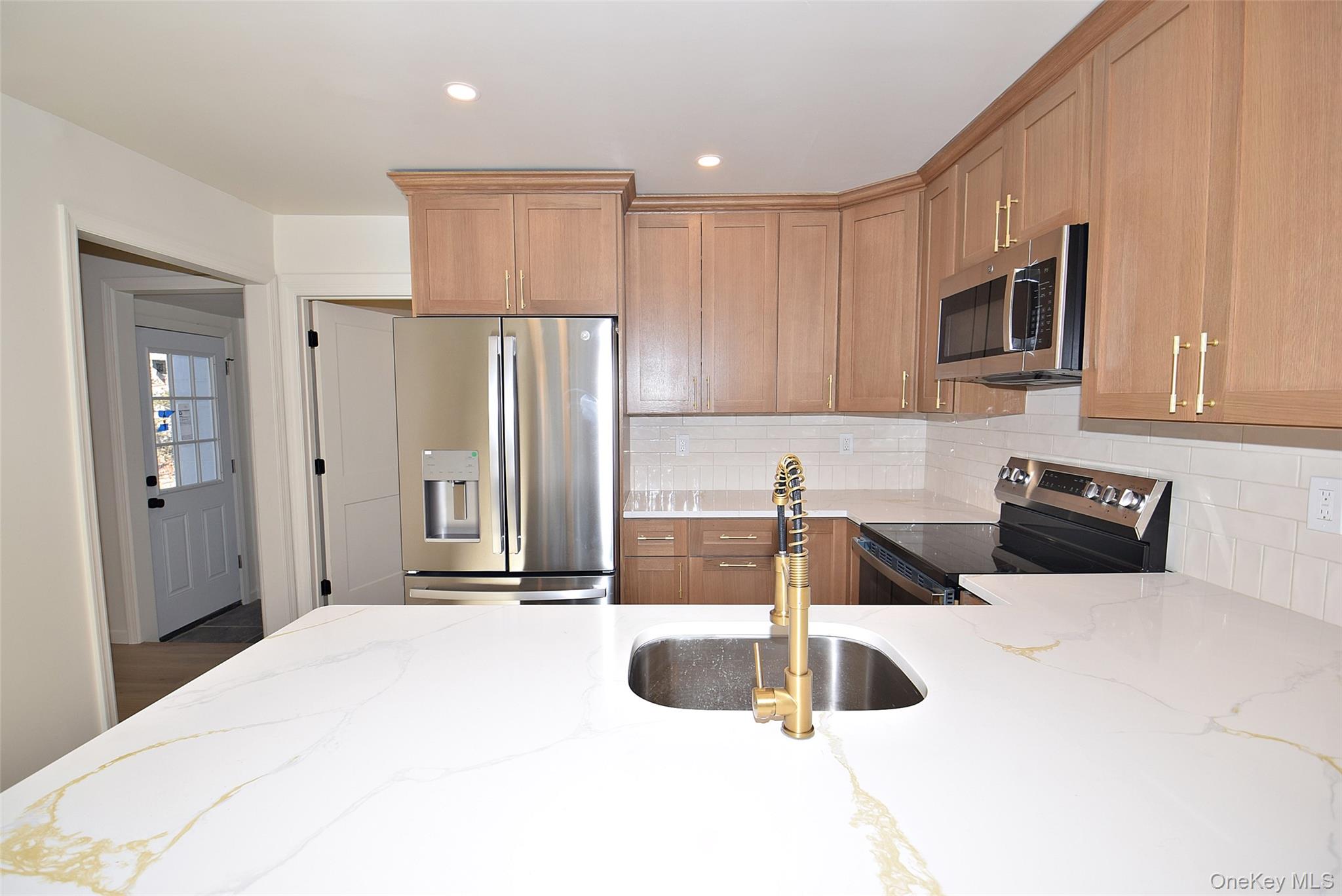 #8 photo, 371 Oceanside Street, সাফোক কাউন্টি Islip Terrace , NY 11752