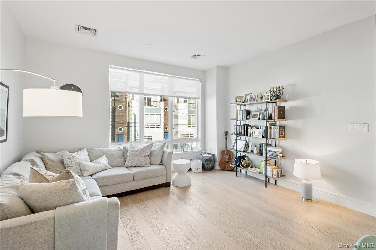 #13 photo, 159 Beach 5th Street, कुईंस Far Rockaway , NY 11691