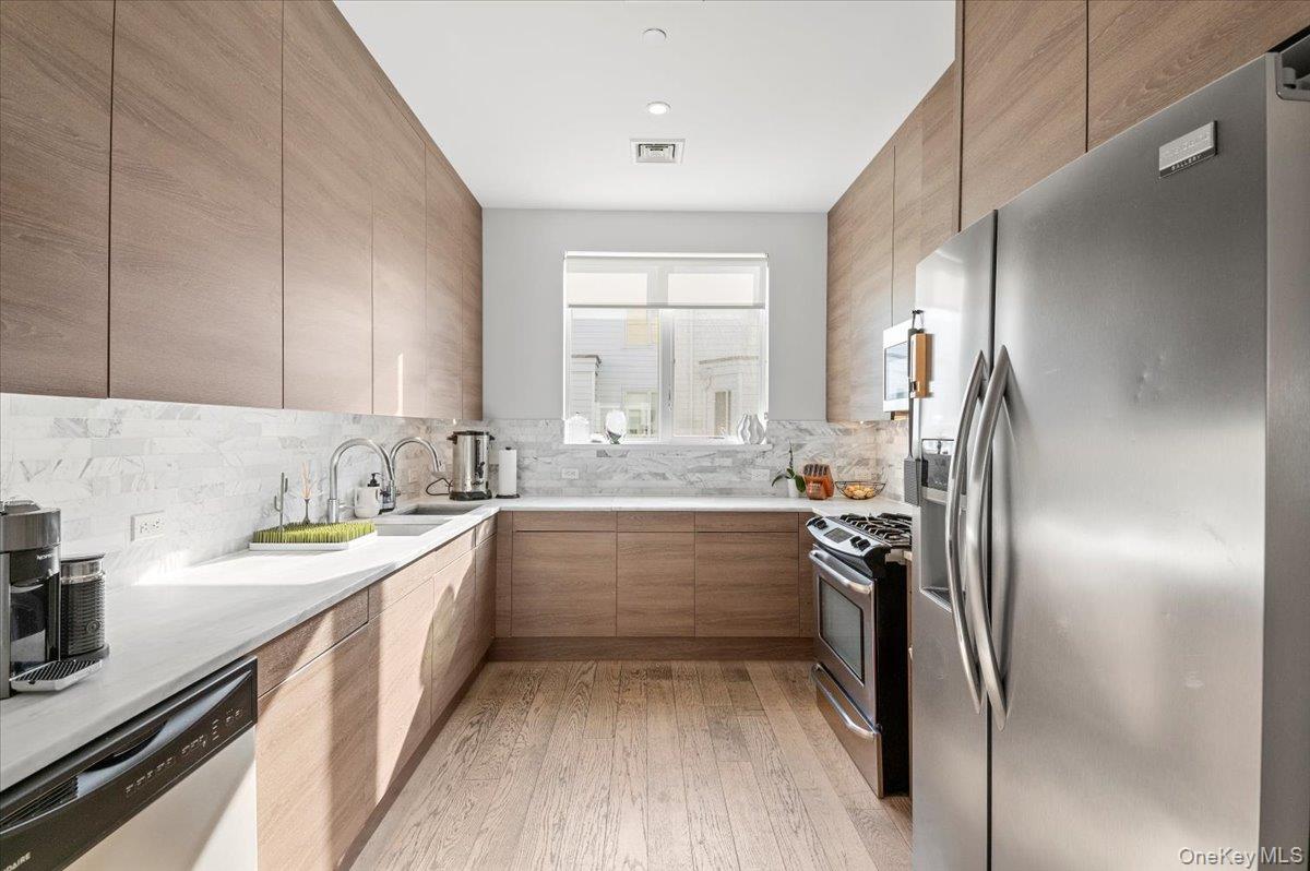 #16 photo, 159 Beach 5th Street, कुईंस Far Rockaway , NY 11691