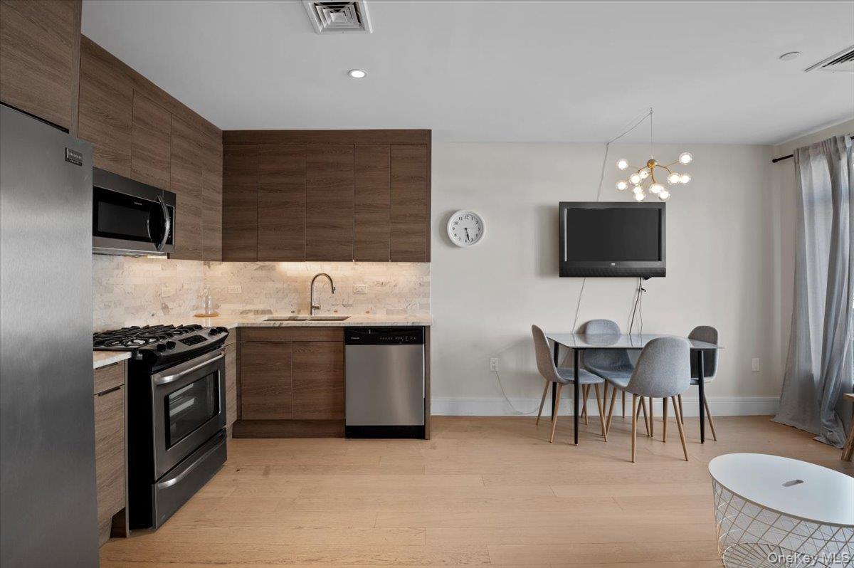 #5 photo, 159 Beach 5th Street, कुईंस Far Rockaway , NY 11691