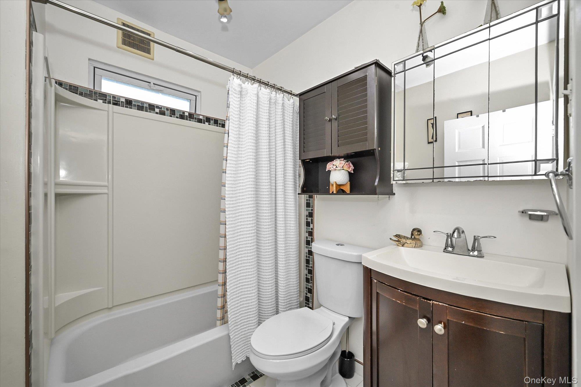 #16 photo, 8817 190th Street, कुईंस Hollis , NY 11423