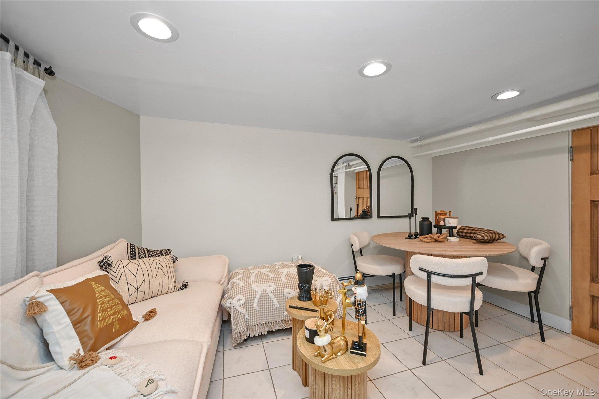 #19 photo, 8817 190th Street, कुईंस Hollis , NY 11423