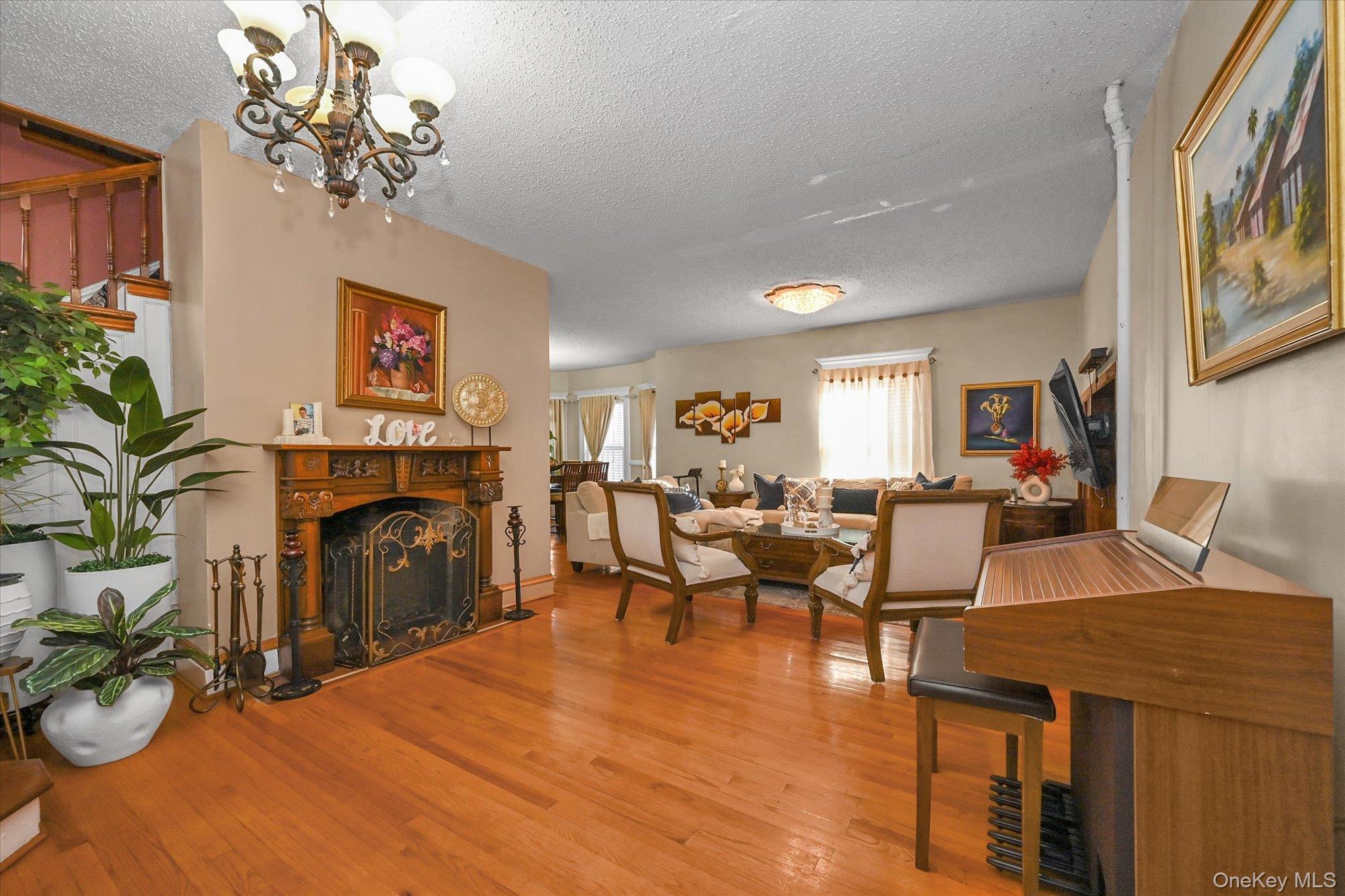 #4 photo, 8817 190th Street, कुईंस Hollis , NY 11423