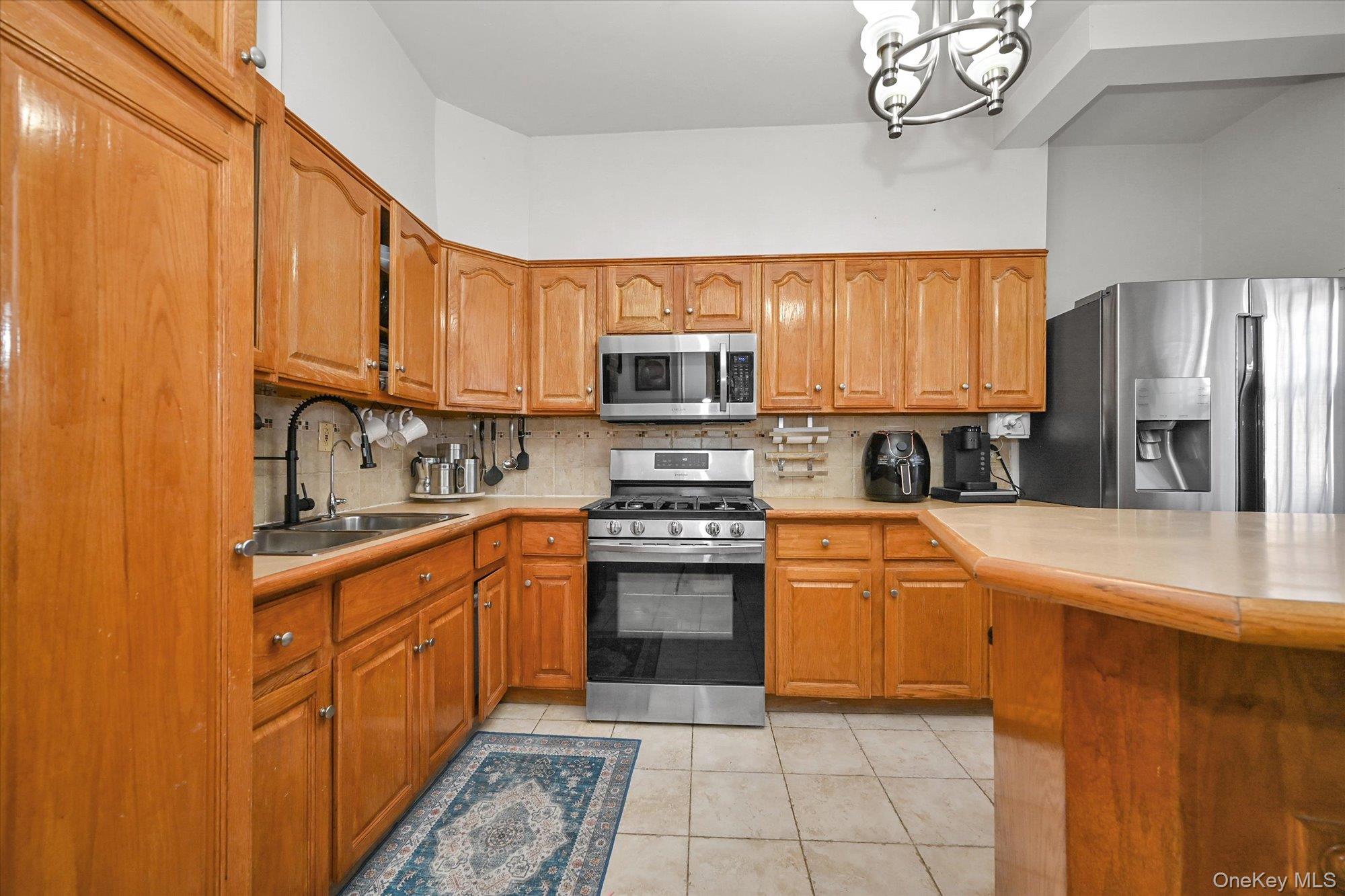 #8 photo, 8817 190th Street, कुईंस Hollis , NY 11423