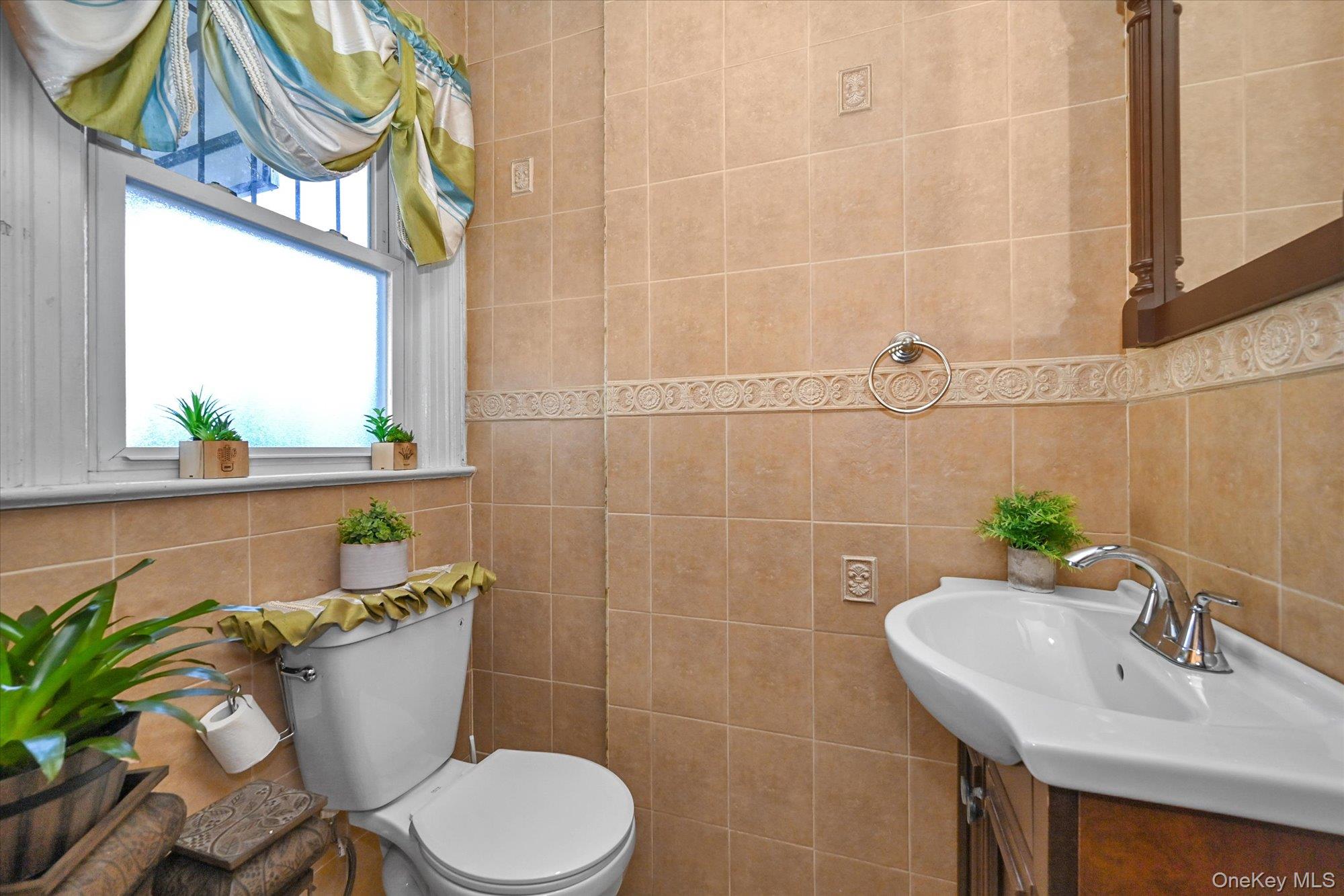 #9 photo, 8817 190th Street, कुईंस Hollis , NY 11423