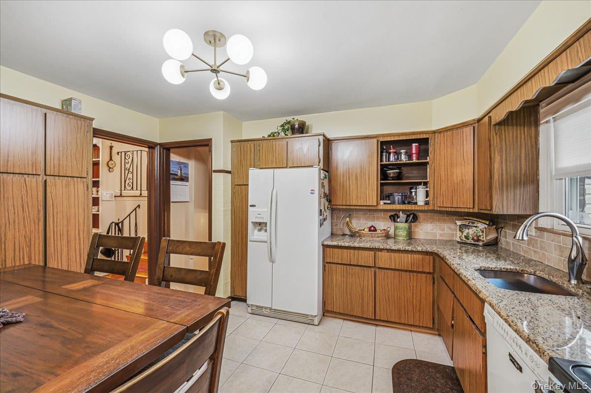 #7 photo, 816 Pepperidge Road, מחוז נסאו Westbury , NY 11590