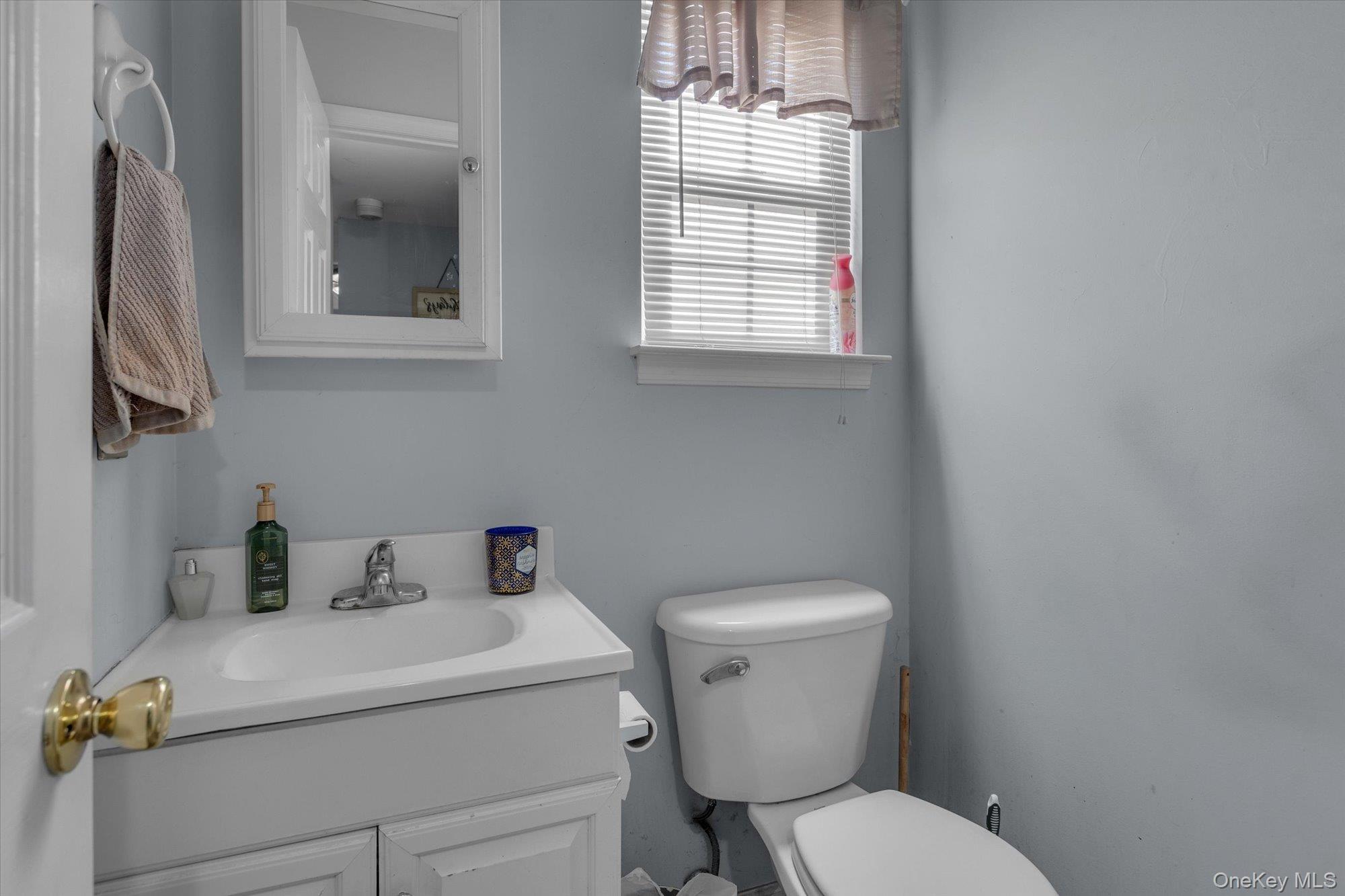 #6 photo, 17 Ostend Circle, Shirley , NY 11967