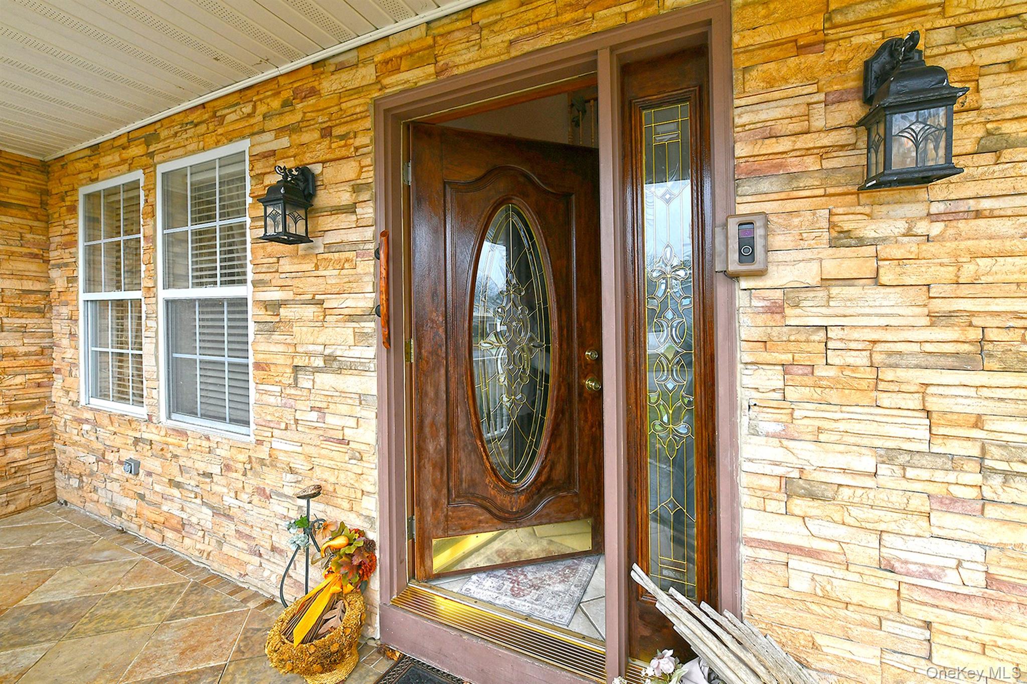 #3 photo, 63 Corbin Avenue, 롱 아일랜드 East Patchogue , NY 11772