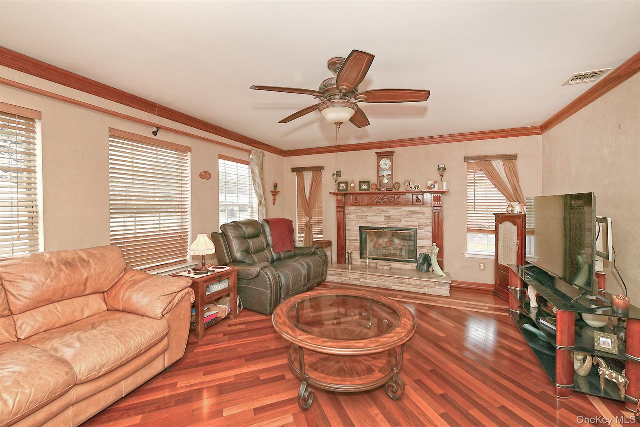 #8 photo, 63 Corbin Avenue, 롱 아일랜드 East Patchogue , NY 11772