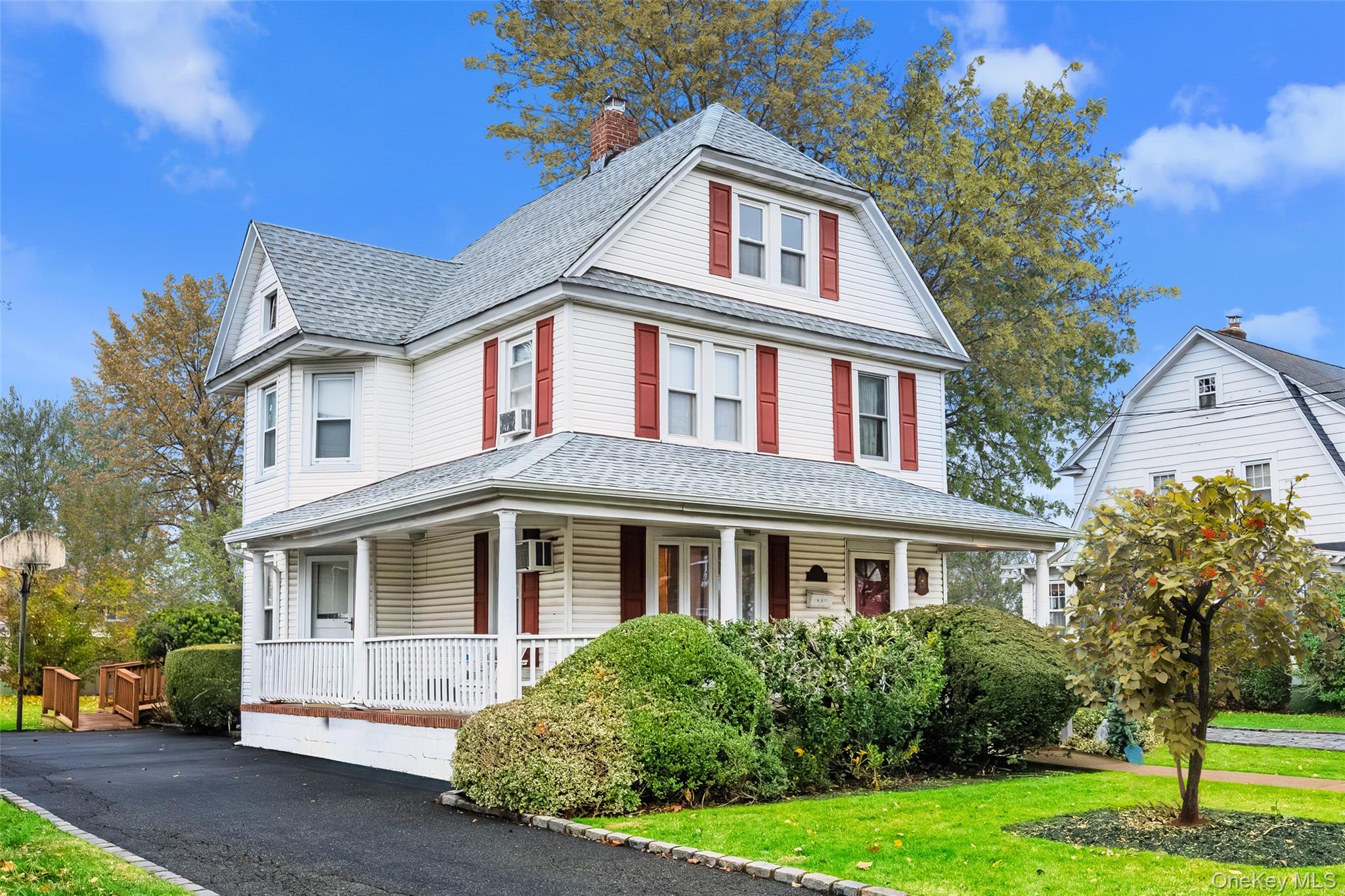 #1 photo, 308 Saint Marks Avenue, מחוז נסאו Bellmore , NY 11710