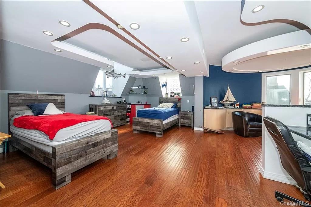 #16 photo, 610 City Island Avenue, Bronx , NY 10464