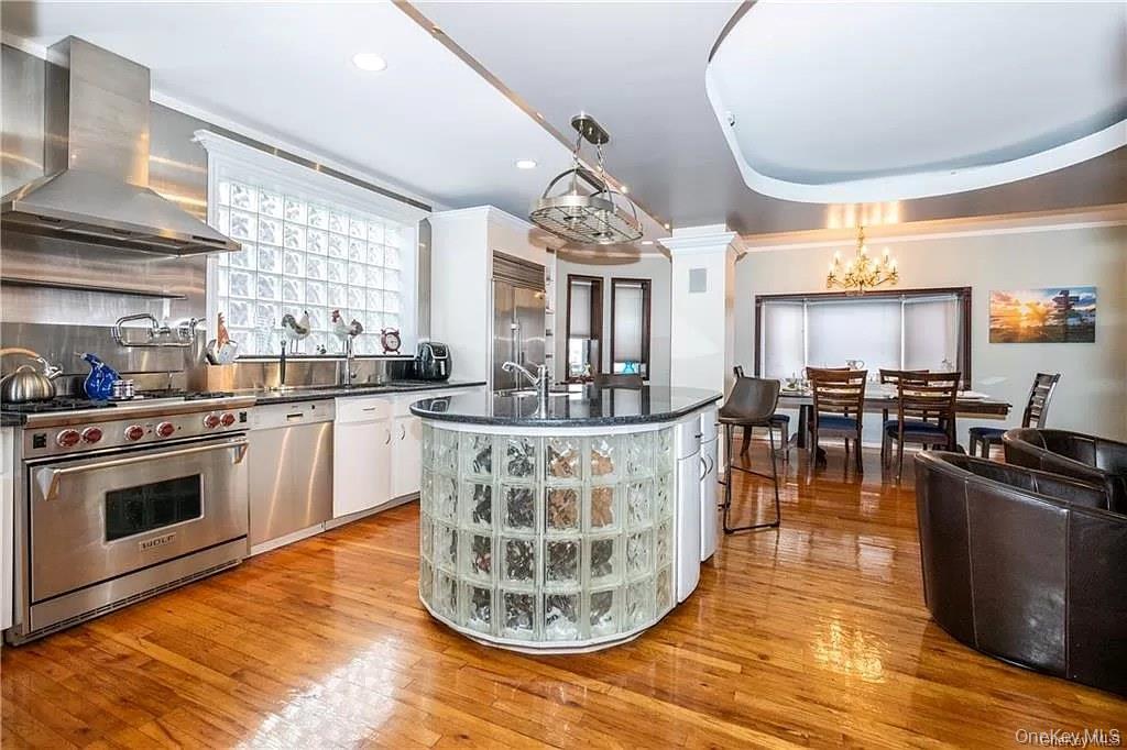 #4 photo, 610 City Island Avenue, Bronx , NY 10464