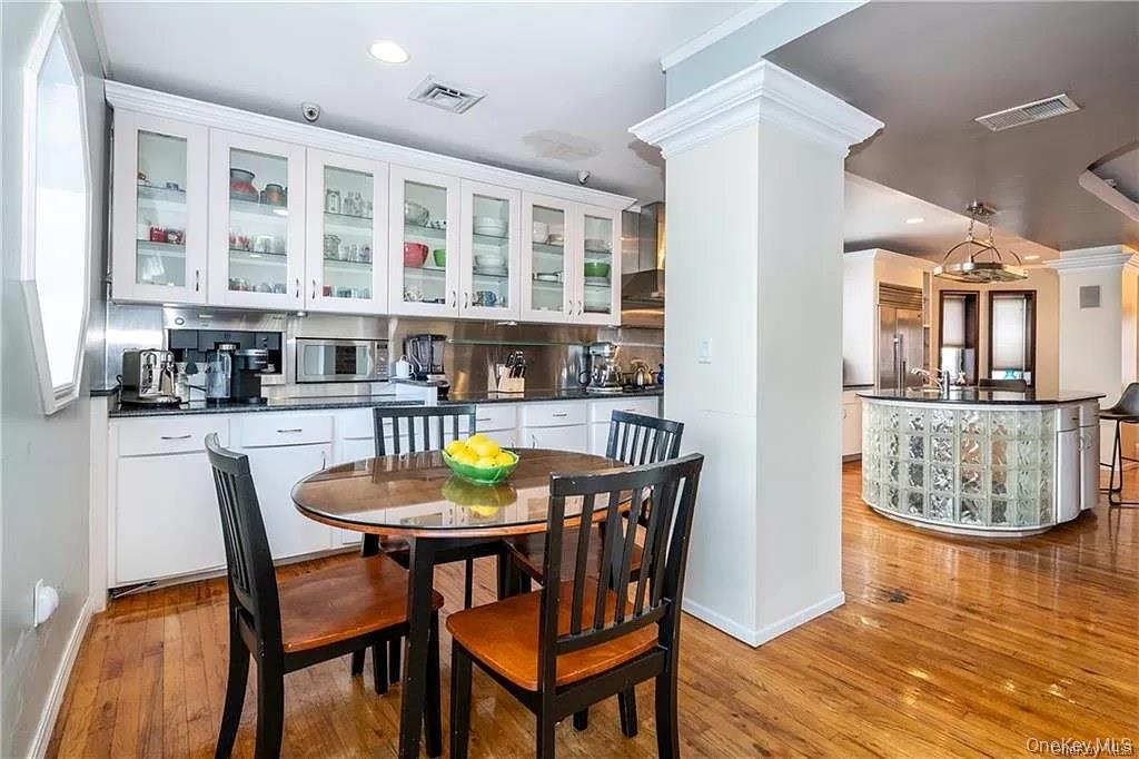 #5 photo, 610 City Island Avenue, Bronx , NY 10464