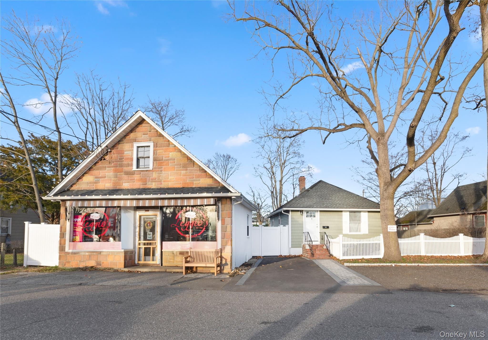 #1 photo, 305 4th Avenue, מחוז סאפוק Bay Shore , NY 11706