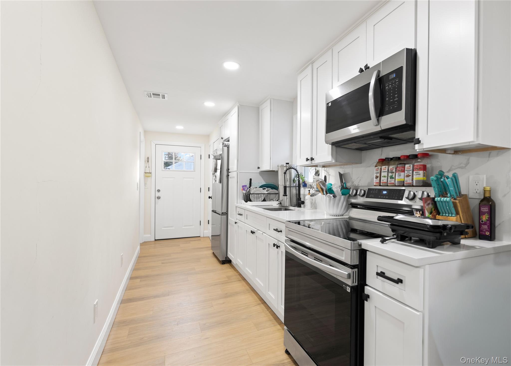 #11 photo, 305 4th Avenue, מחוז סאפוק Bay Shore , NY 11706