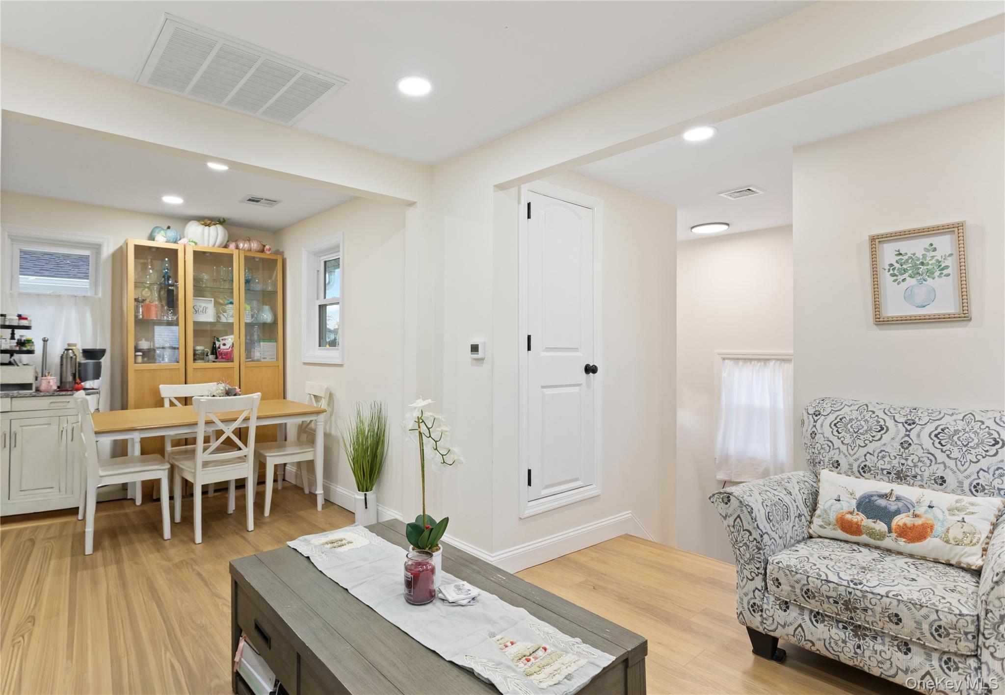 #12 photo, 305 4th Avenue, מחוז סאפוק Bay Shore , NY 11706