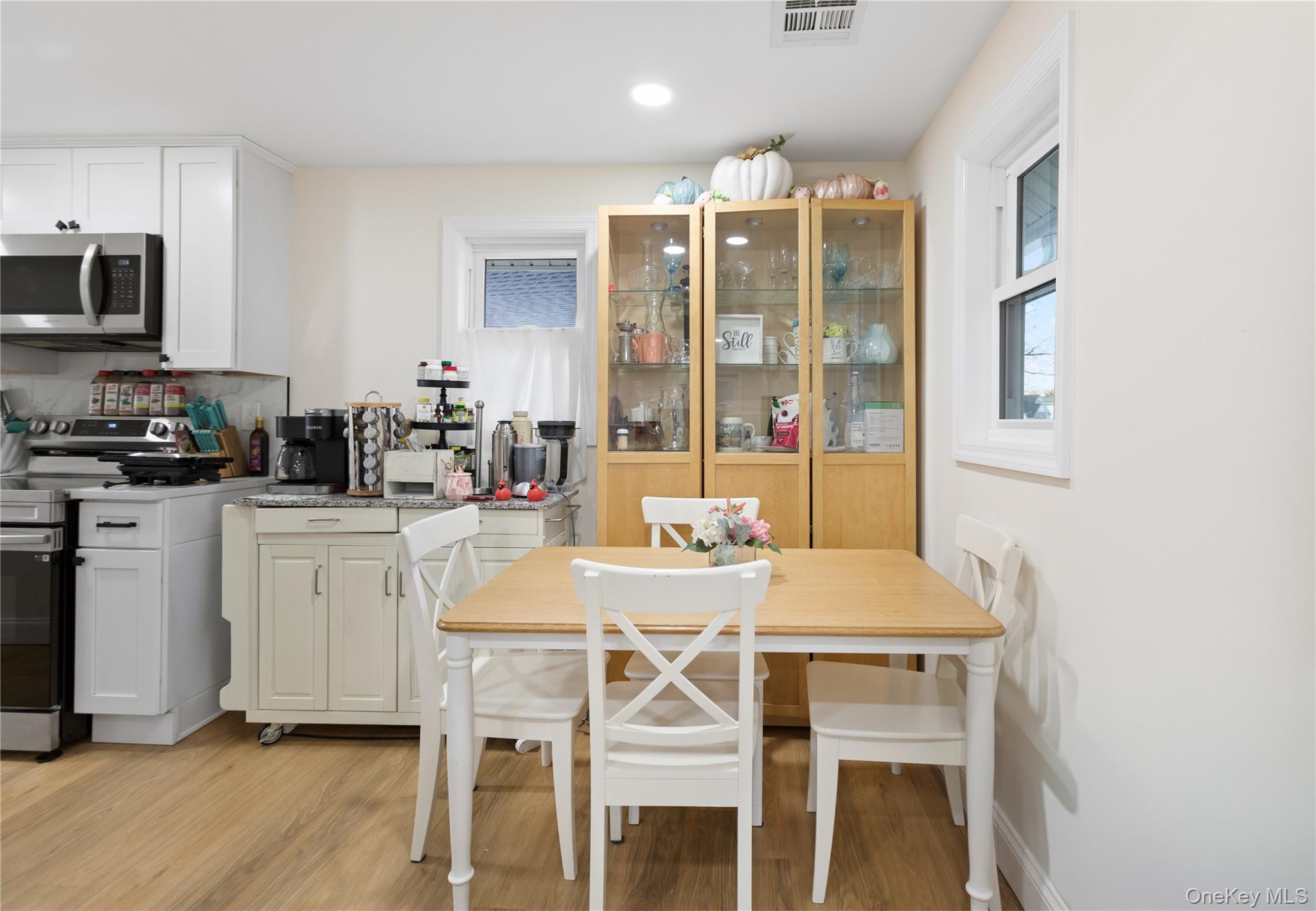 #13 photo, 305 4th Avenue, מחוז סאפוק Bay Shore , NY 11706